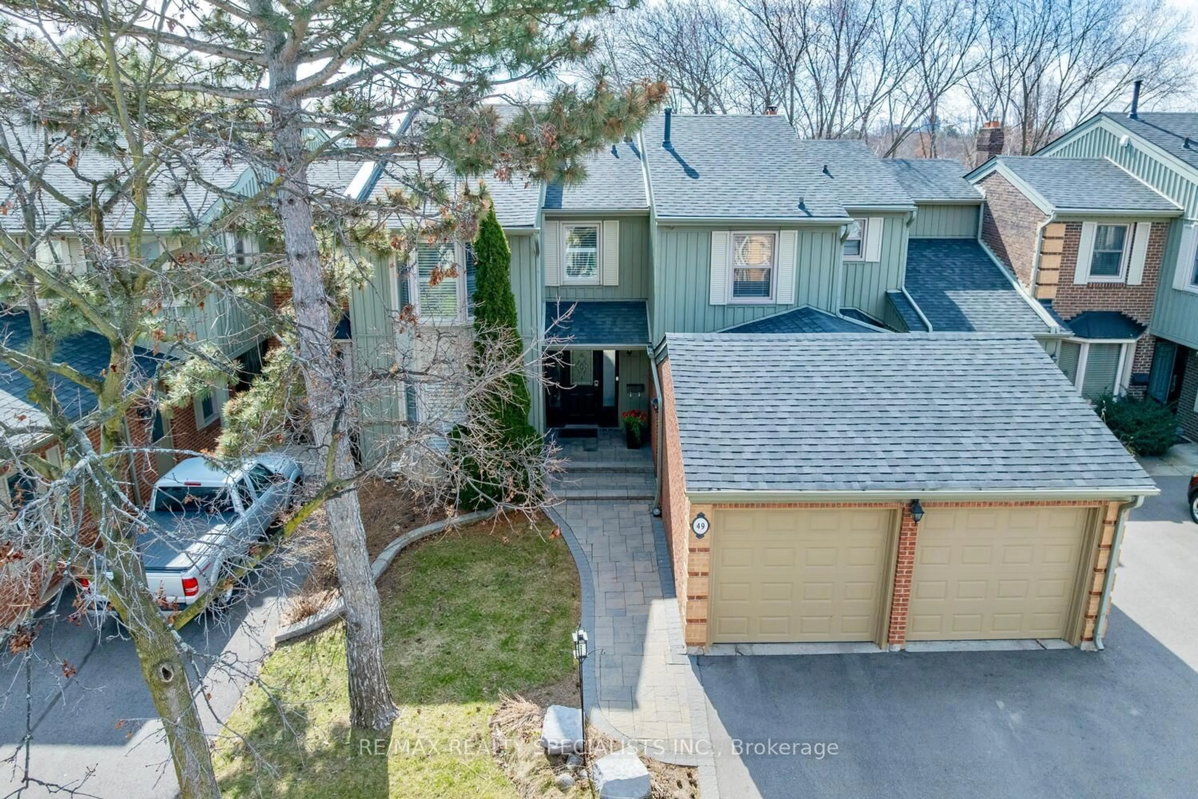 A pic from outside/outdoor area/front of a property/back of a property/a pic from drone, street for 3265 South Millway #49, Mississauga Ontario L5L 2R3