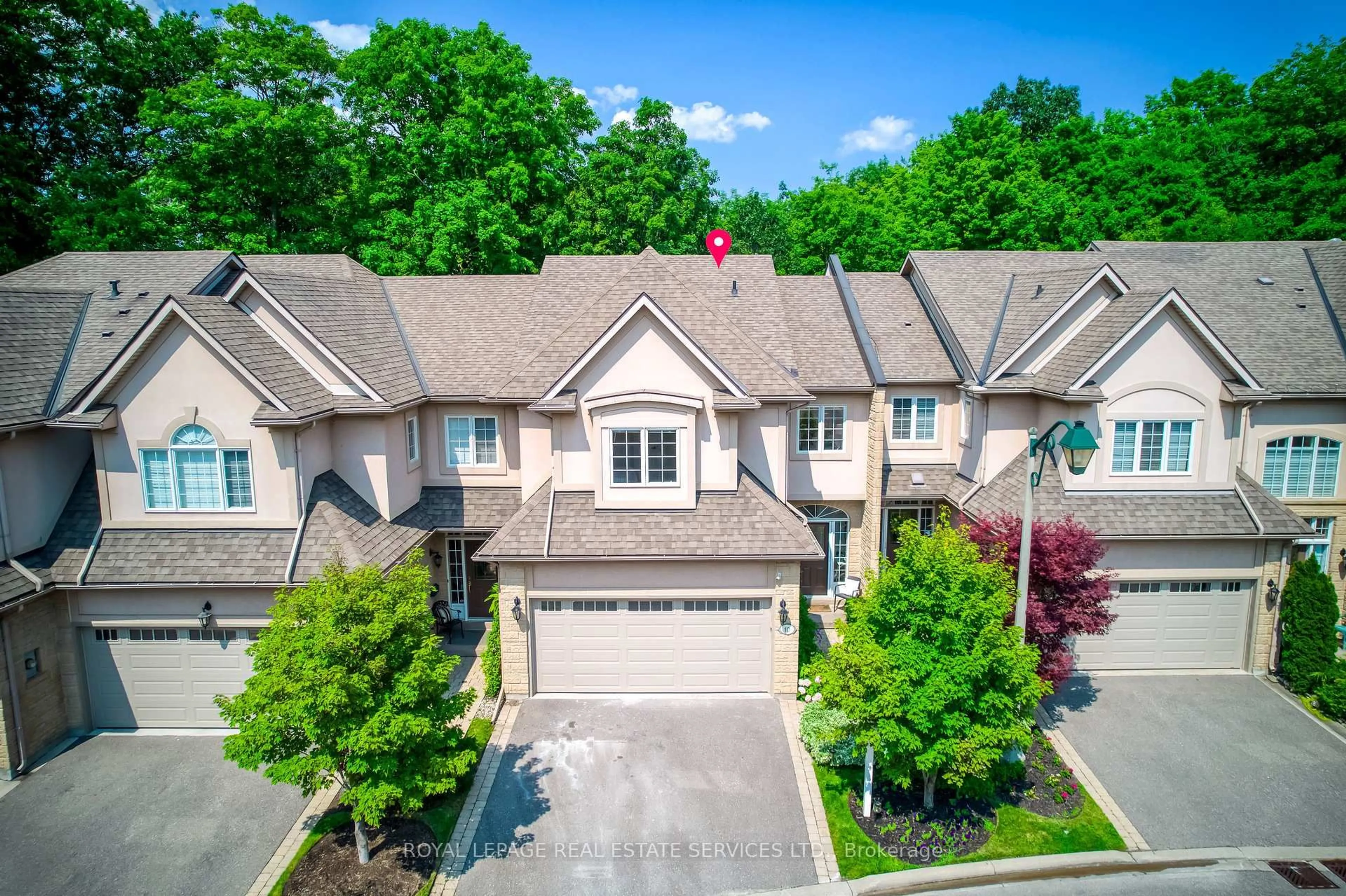 A pic from outside/outdoor area/front of a property/back of a property/a pic from drone, street for 2303 Hill Ridge Crt #10, Oakville Ontario L6M 3N3