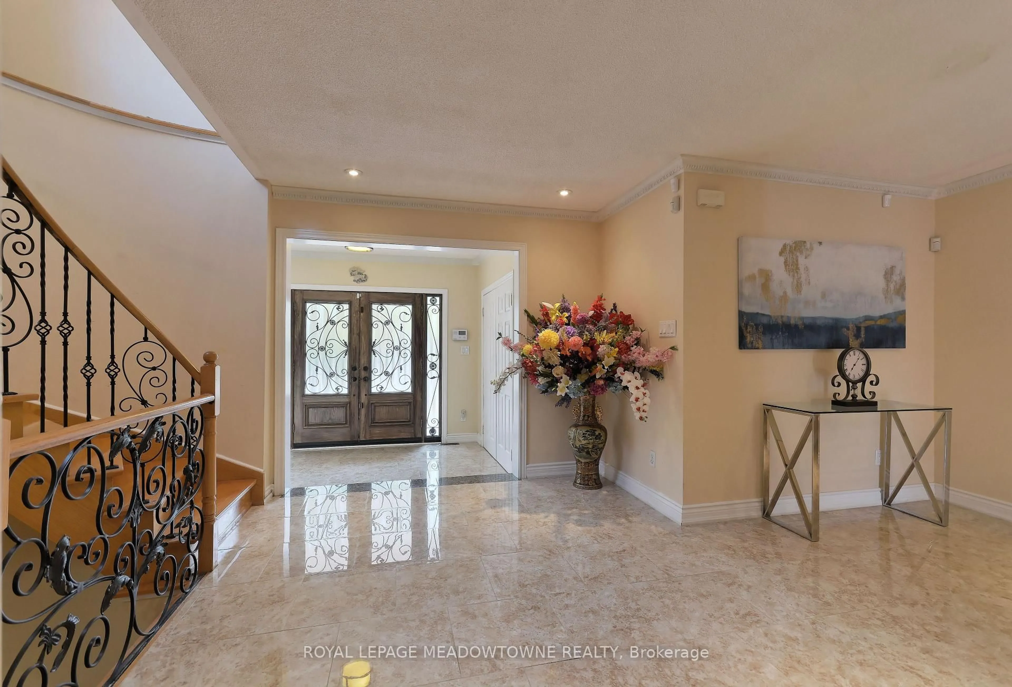 Indoor foyer for 2857 Termini Terr, Mississauga Ontario L5M 5S3
