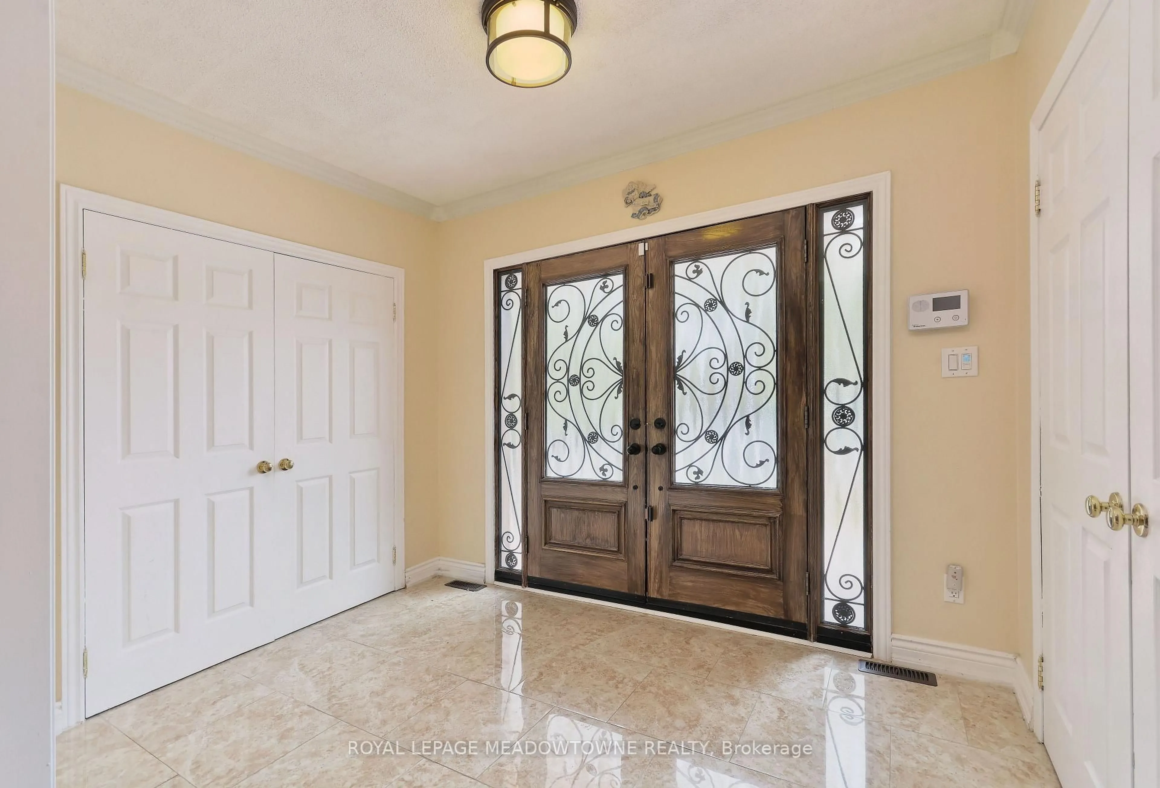 Indoor entryway for 2857 Termini Terr, Mississauga Ontario L5M 5S3