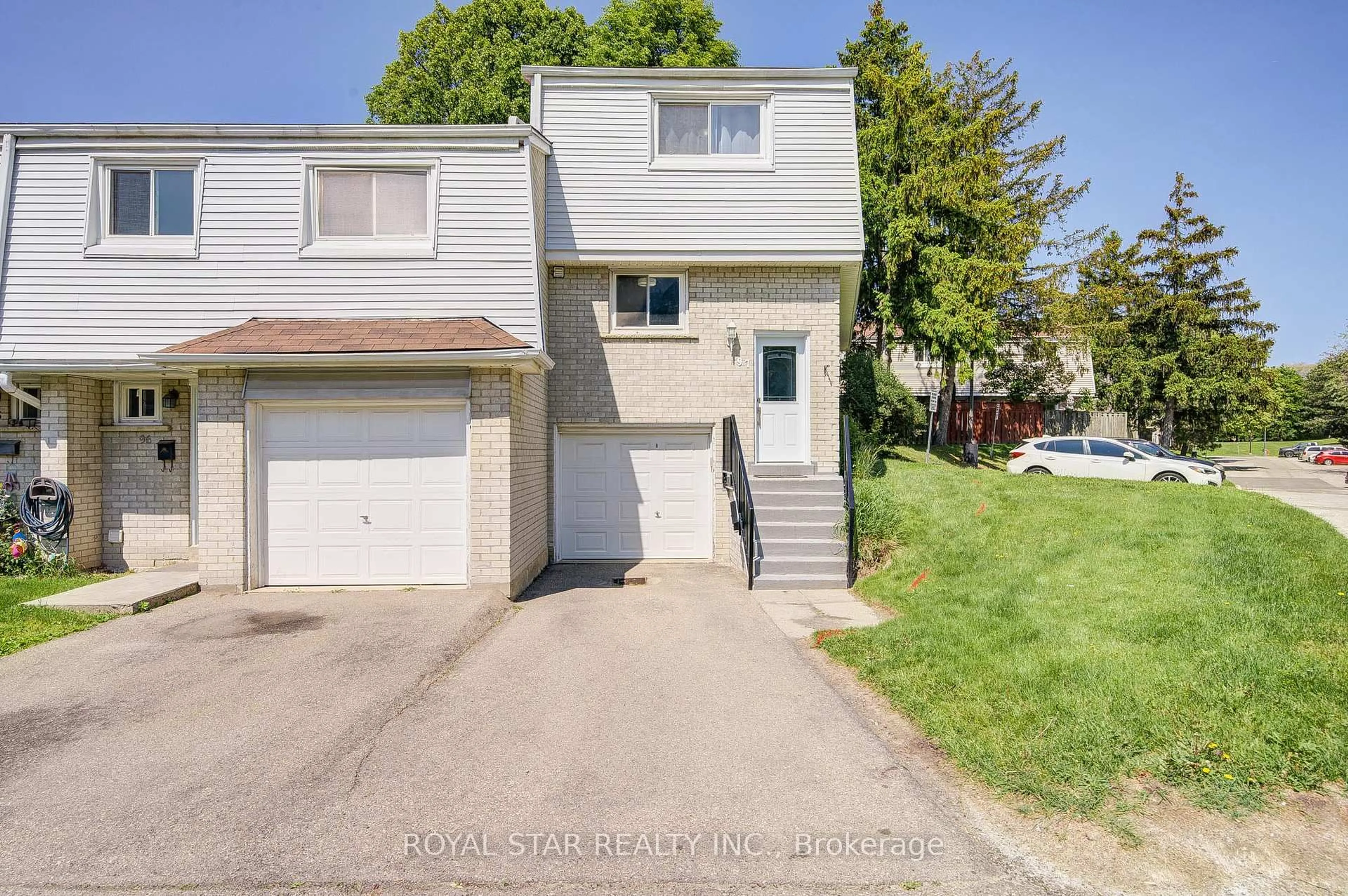 A pic from outside/outdoor area/front of a property/back of a property/a pic from drone, street for 400 Mississauga Valley Blvd #97, Mississauga Ontario L5A 3N6