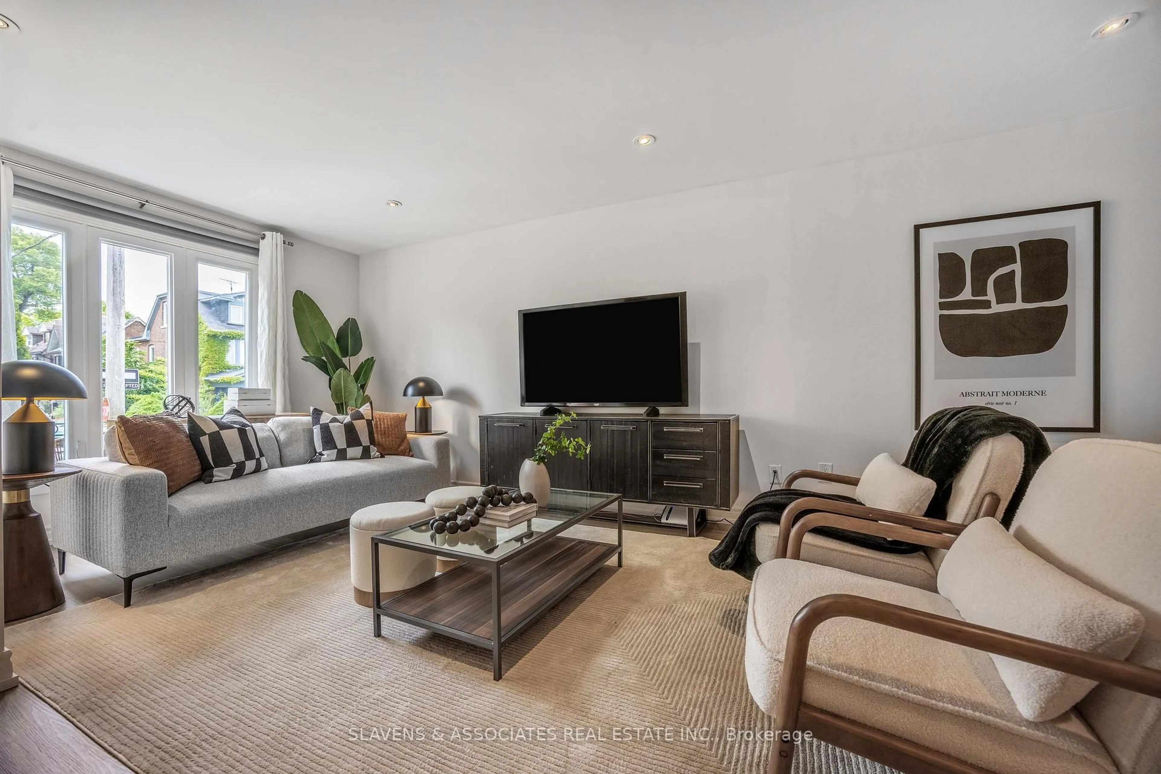 Living room with furniture, unknown for 759 Shaw St, Toronto Ontario M6G 3L9