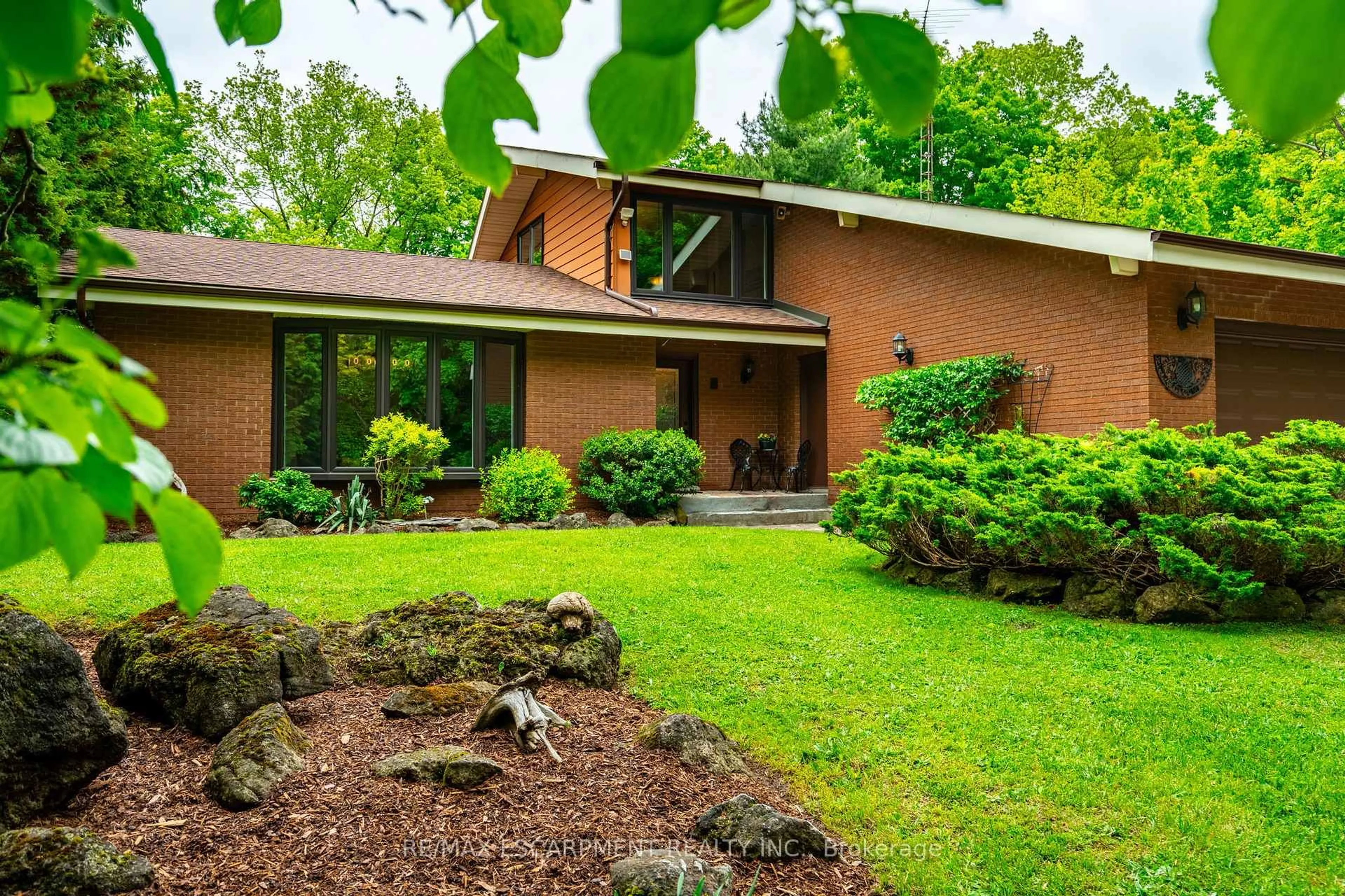 Home with brick exterior material, unknown for 7575 Milburough Line, Milton Ontario L0P 1B0