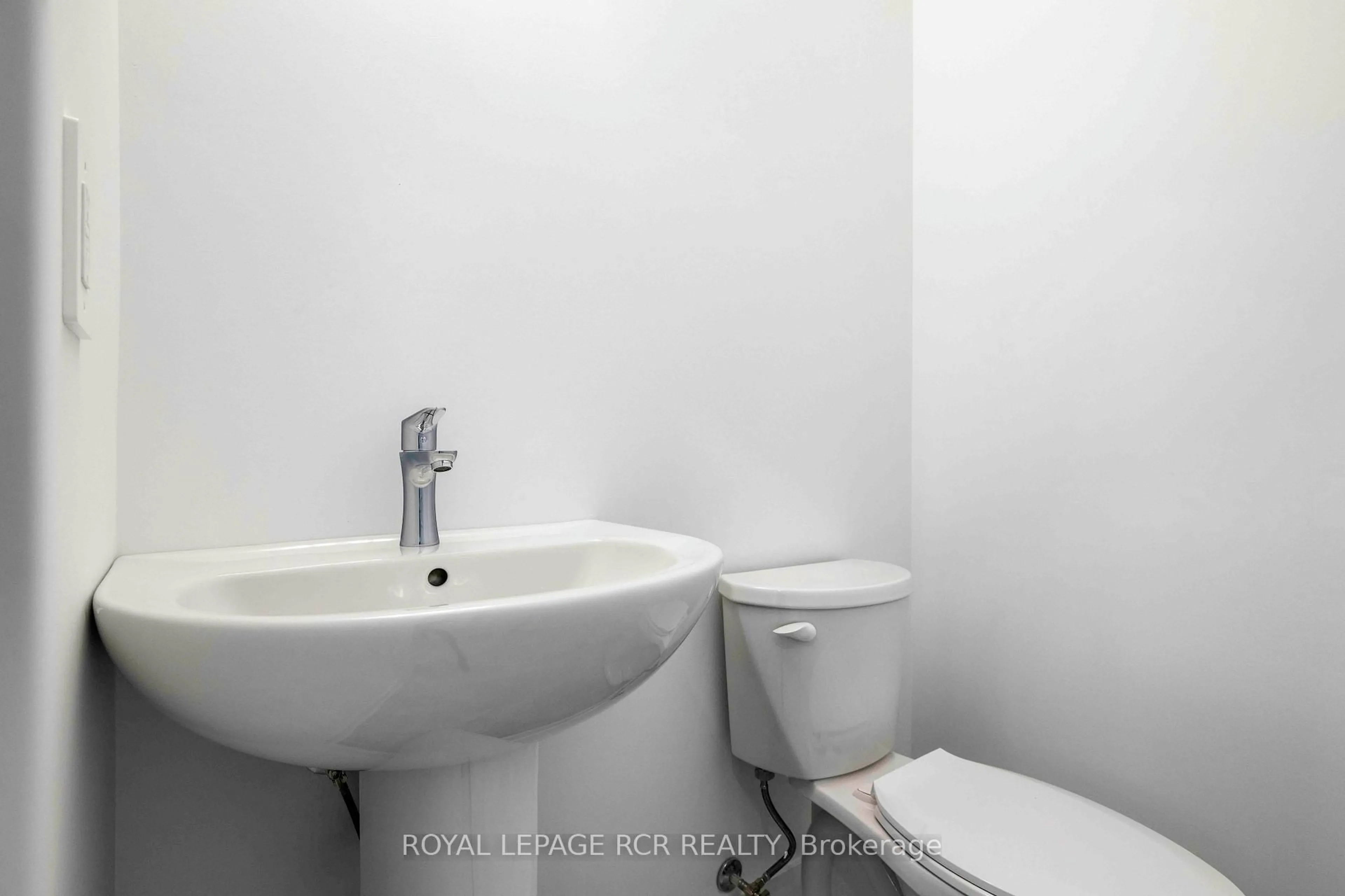 Standard bathroom, unknown for 690 Broadway #28, Orangeville Ontario L9W 5C8