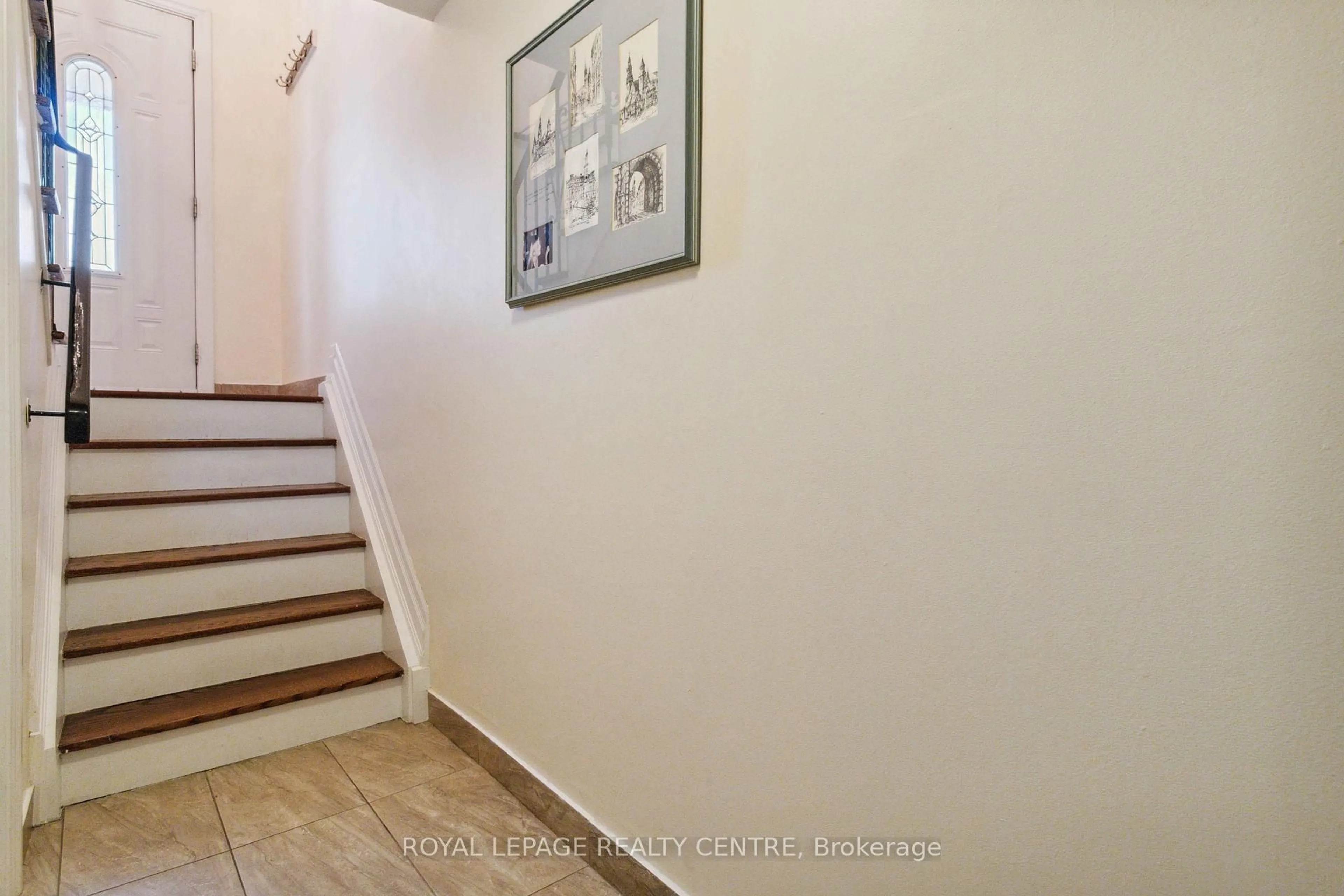 Unknown for 504 Galedowns Crt, Mississauga Ontario L5A 3H9