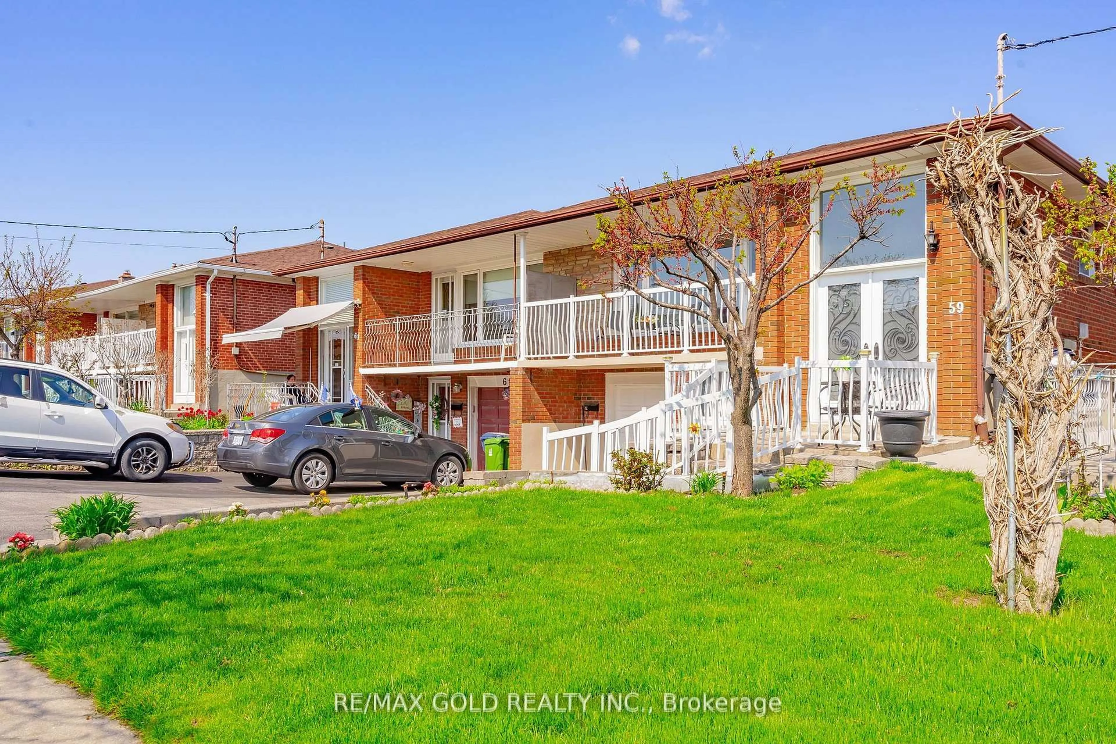 A pic from outside/outdoor area/front of a property/back of a property/a pic from drone, unknown for 59 Seacliff Blvd, Toronto Ontario M9L 2G7
