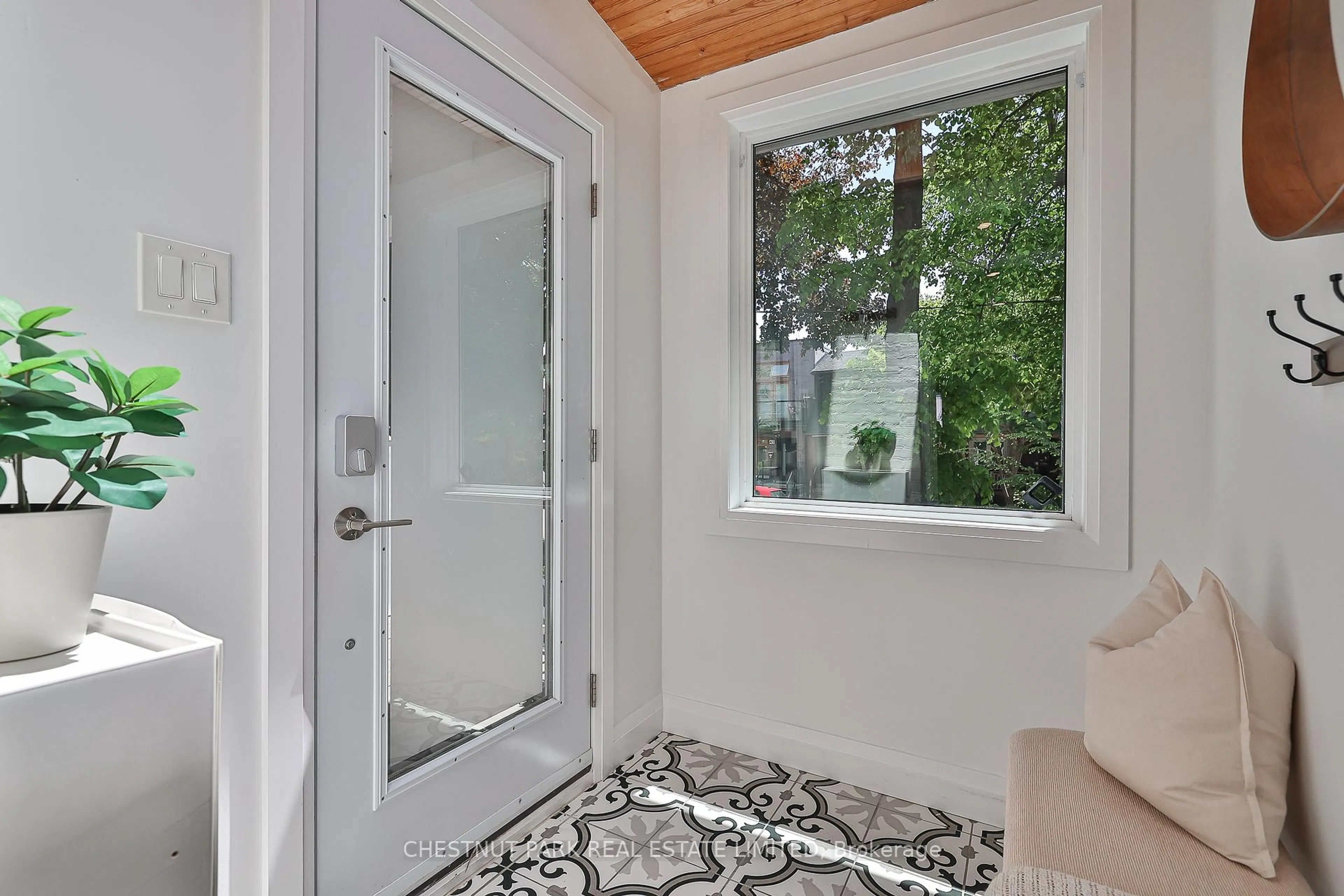 Indoor entryway for 56 Pendrith St, Toronto Ontario M6G 1R7