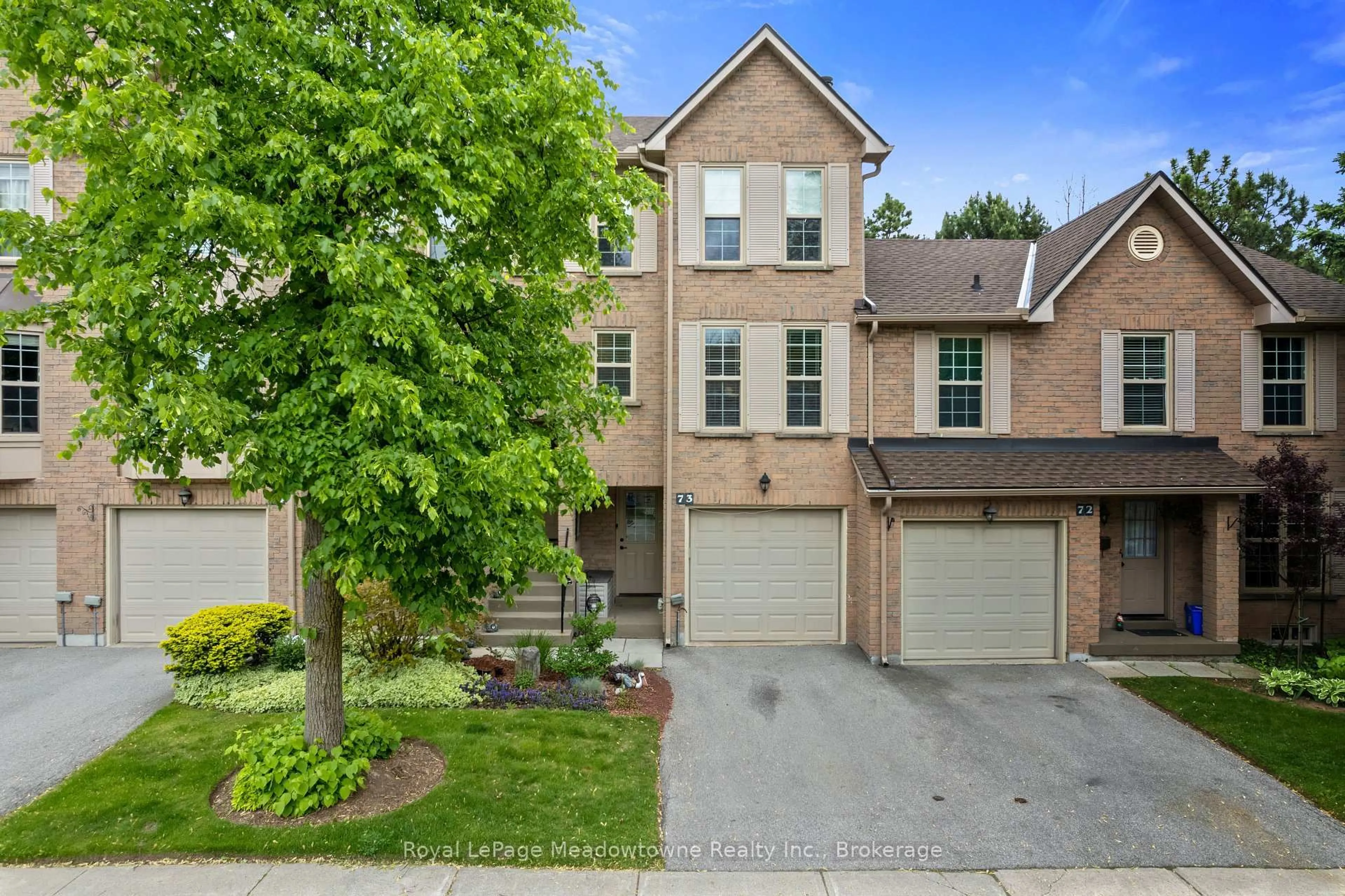 A pic from outside/outdoor area/front of a property/back of a property/a pic from drone, street for 2272 Mowat Ave #73, Oakville Ontario L6H 5L8