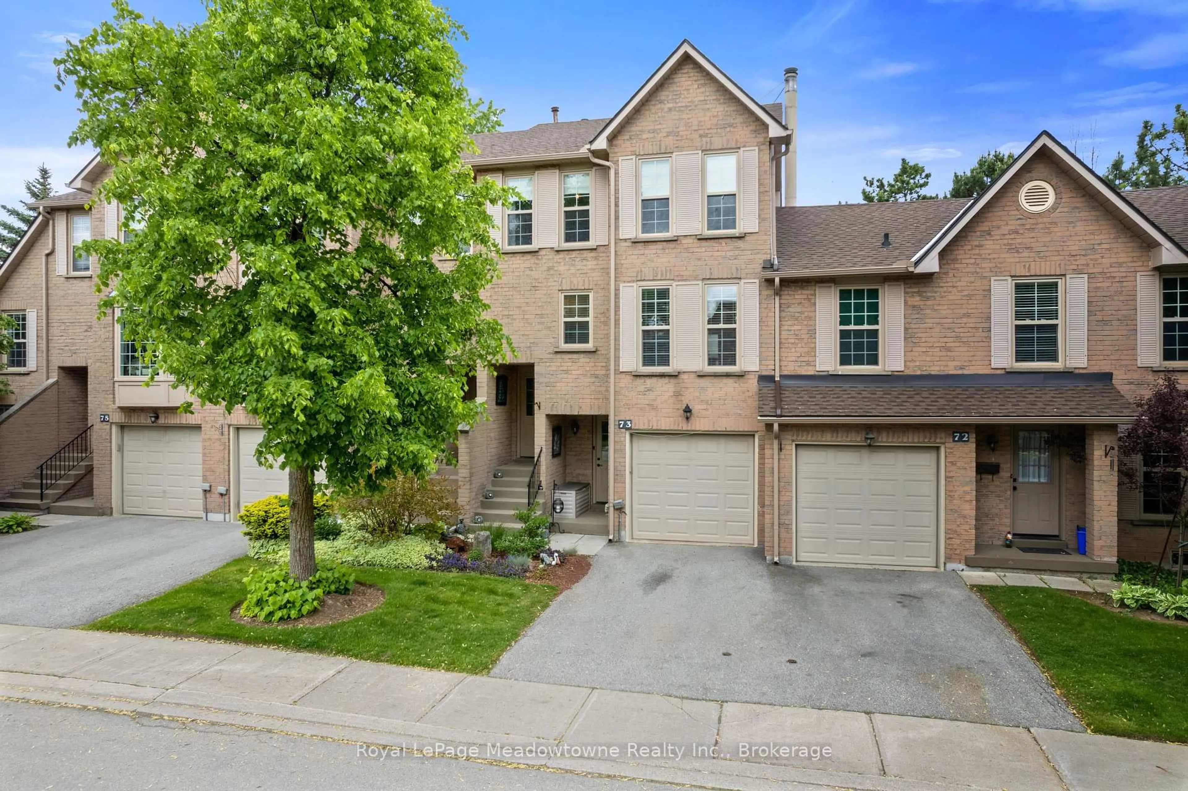A pic from outside/outdoor area/front of a property/back of a property/a pic from drone, street for 2272 Mowat Ave #73, Oakville Ontario L6H 5L8