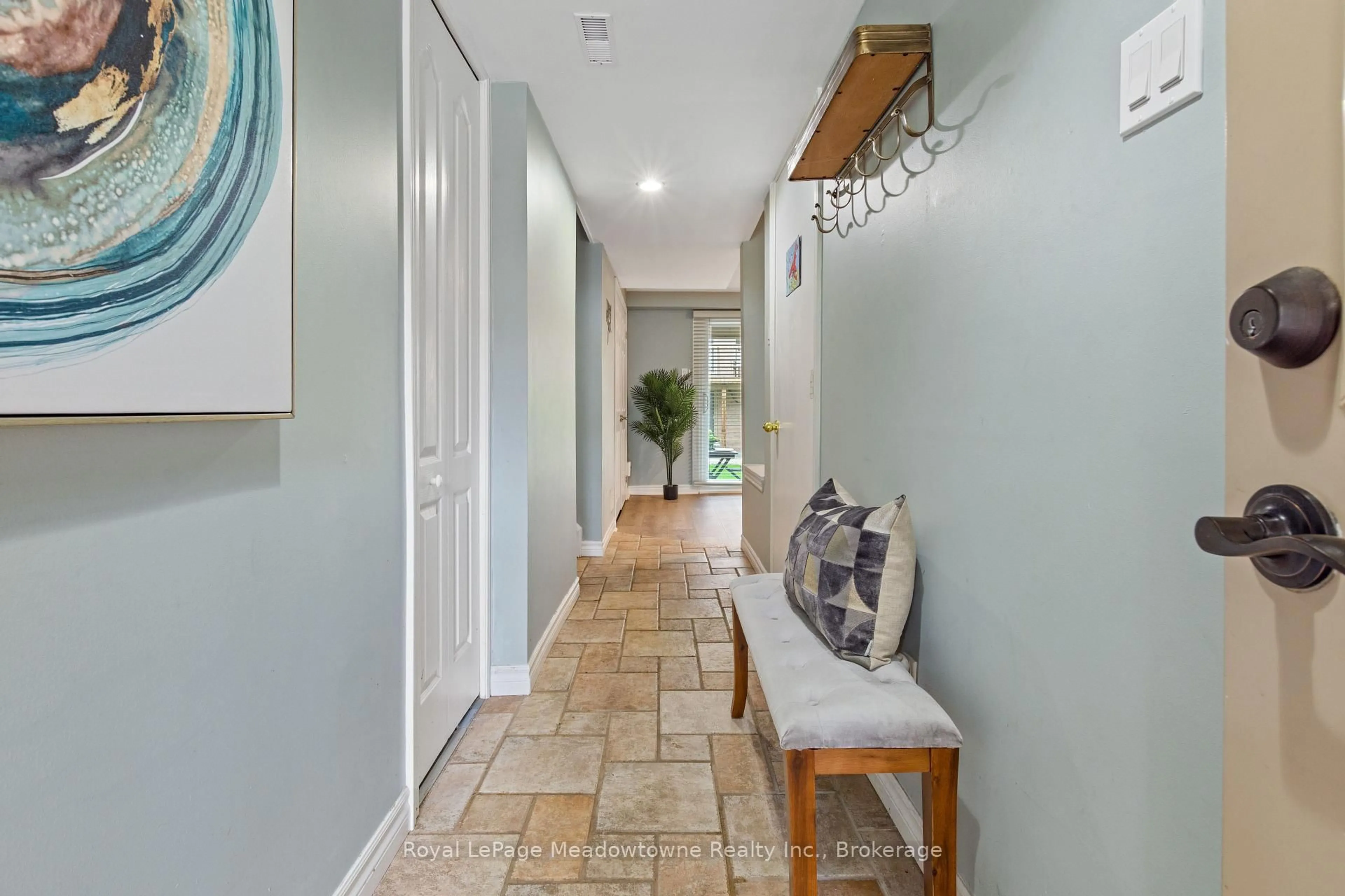 Indoor entryway for 2272 Mowat Ave #73, Oakville Ontario L6H 5L8