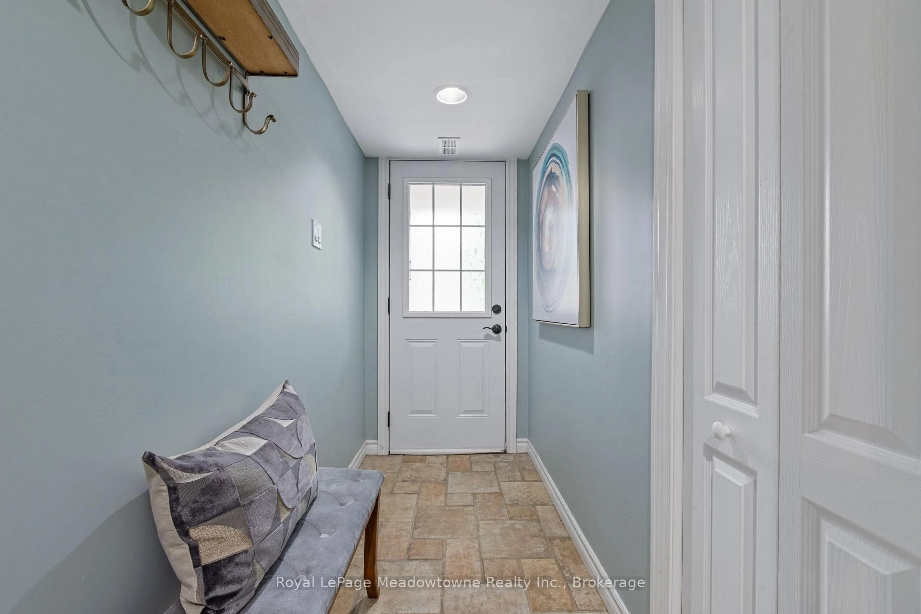 Indoor entryway for 2272 Mowat Ave #73, Oakville Ontario L6H 5L8