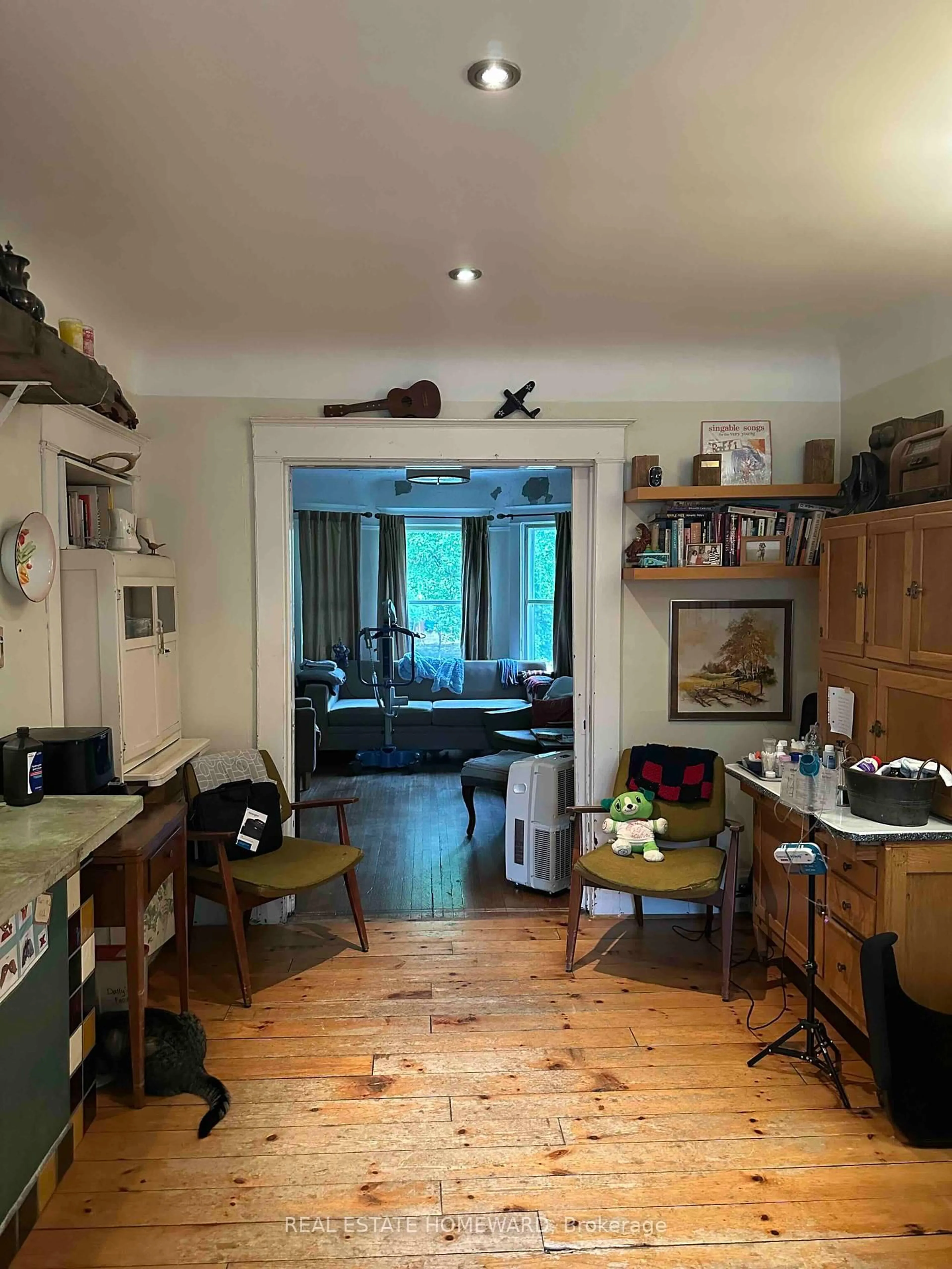 A pic of a room for 48 Parkway Ave, Toronto Ontario M6R 1T5