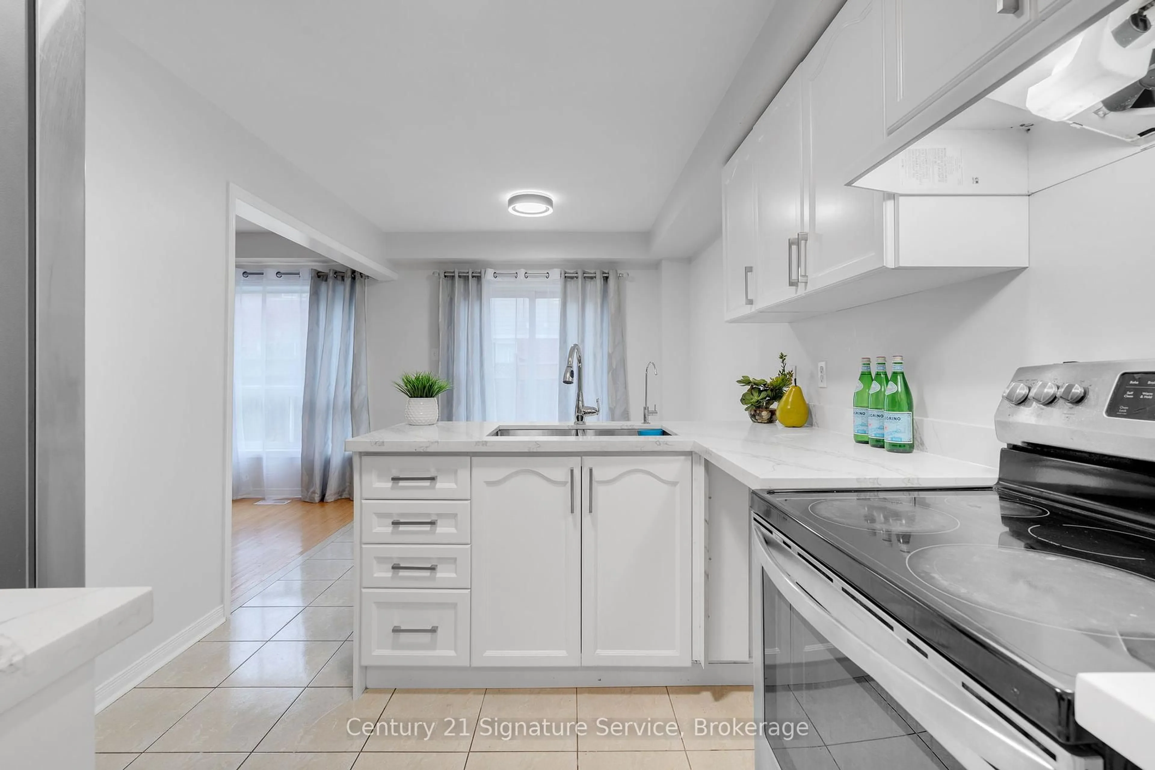 Standard kitchen, ceramic/tile floor for 44 Bramfield St, Brampton Ontario L7A 2W2