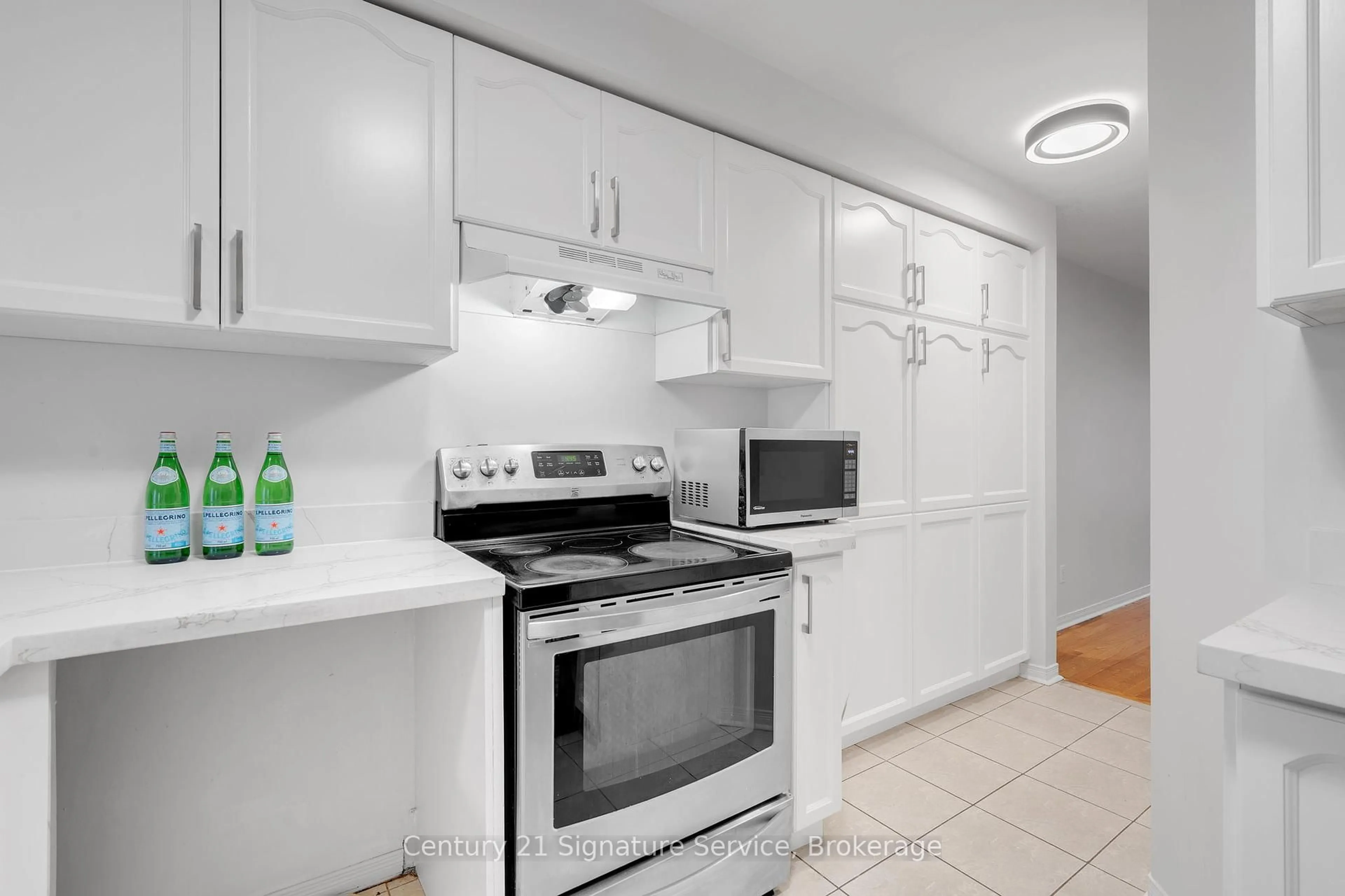 Standard kitchen, ceramic/tile floor for 44 Bramfield St, Brampton Ontario L7A 2W2