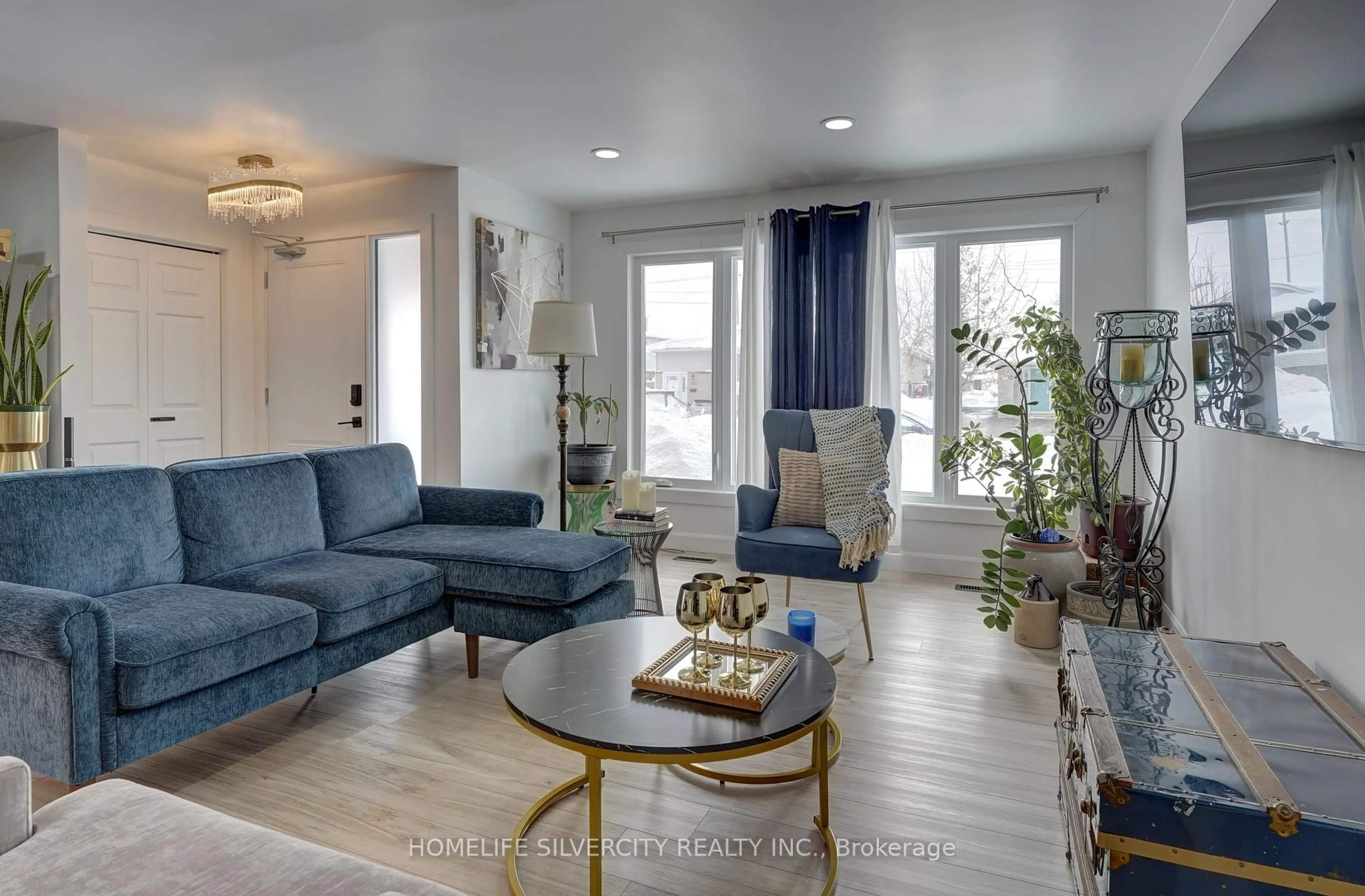 Living room with furniture, unknown for 160 Burbank Cres, Orangeville Ontario L9W 3H8