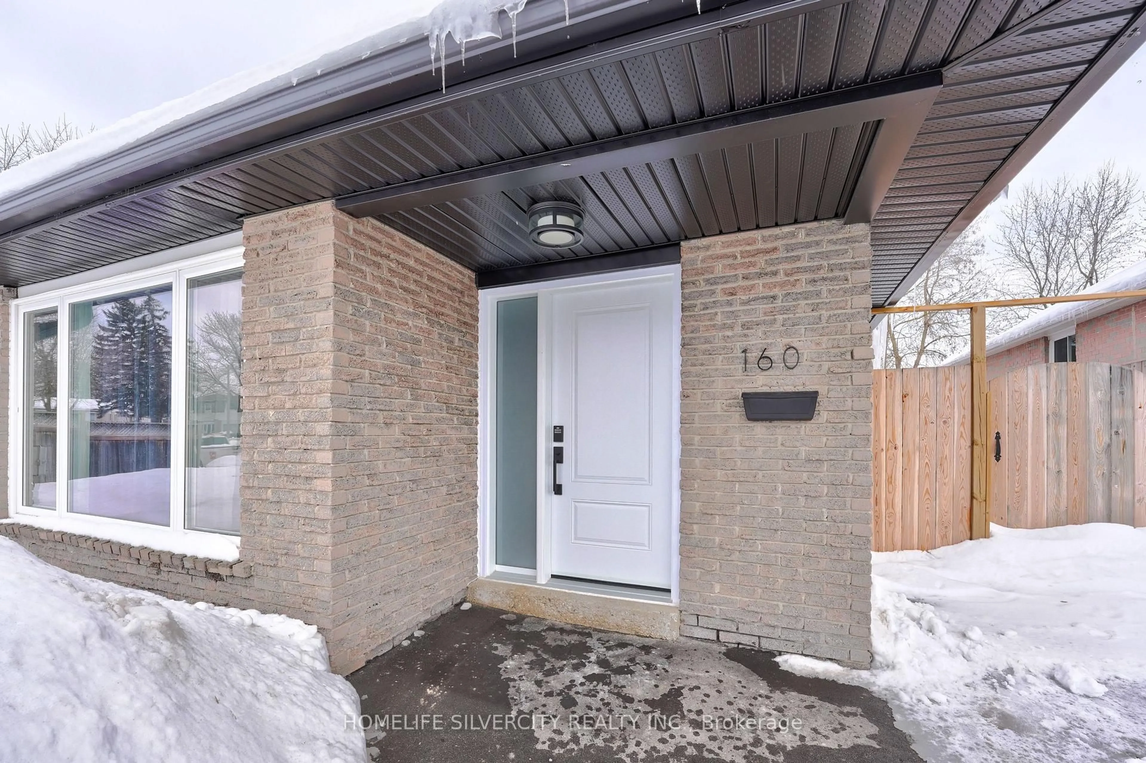 Indoor entryway for 160 Burbank Cres, Orangeville Ontario L9W 3H8