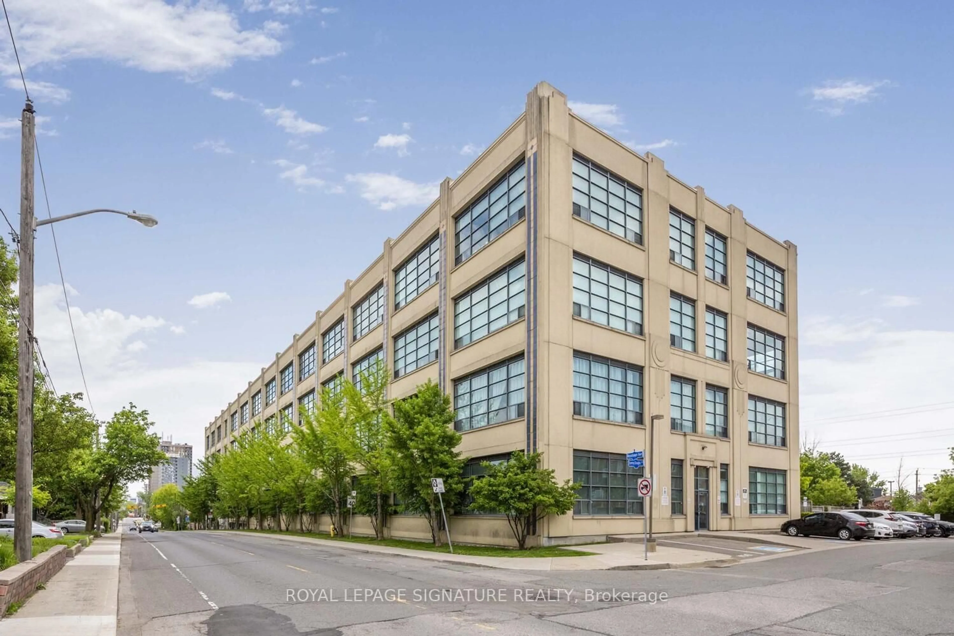 Unknown for 1001 Roselawn Ave #108, Toronto Ontario M6B 4M4