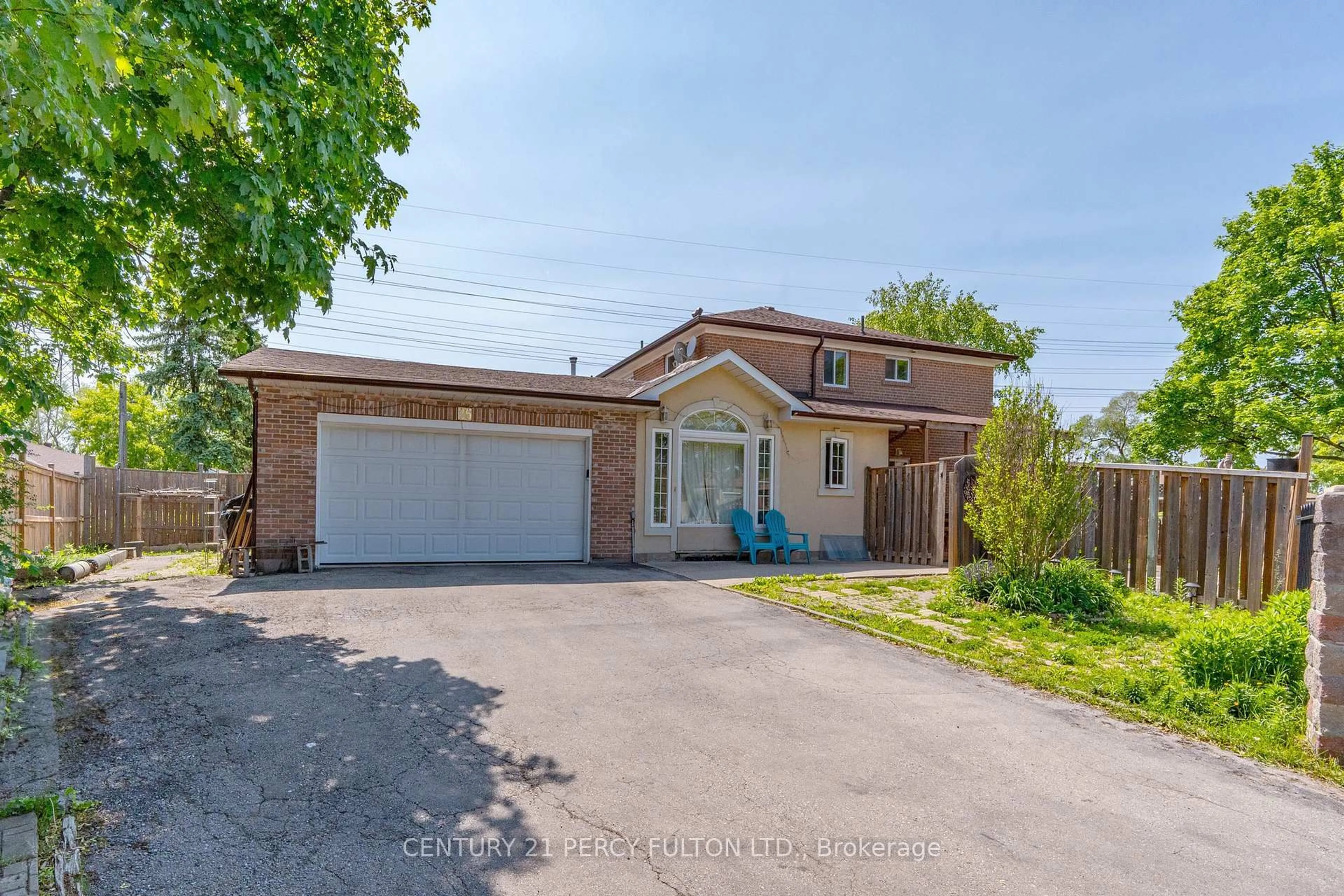 A pic from outside/outdoor area/front of a property/back of a property/a pic from drone, street for 26 Marlebon Rd, Toronto Ontario M9V 3W2