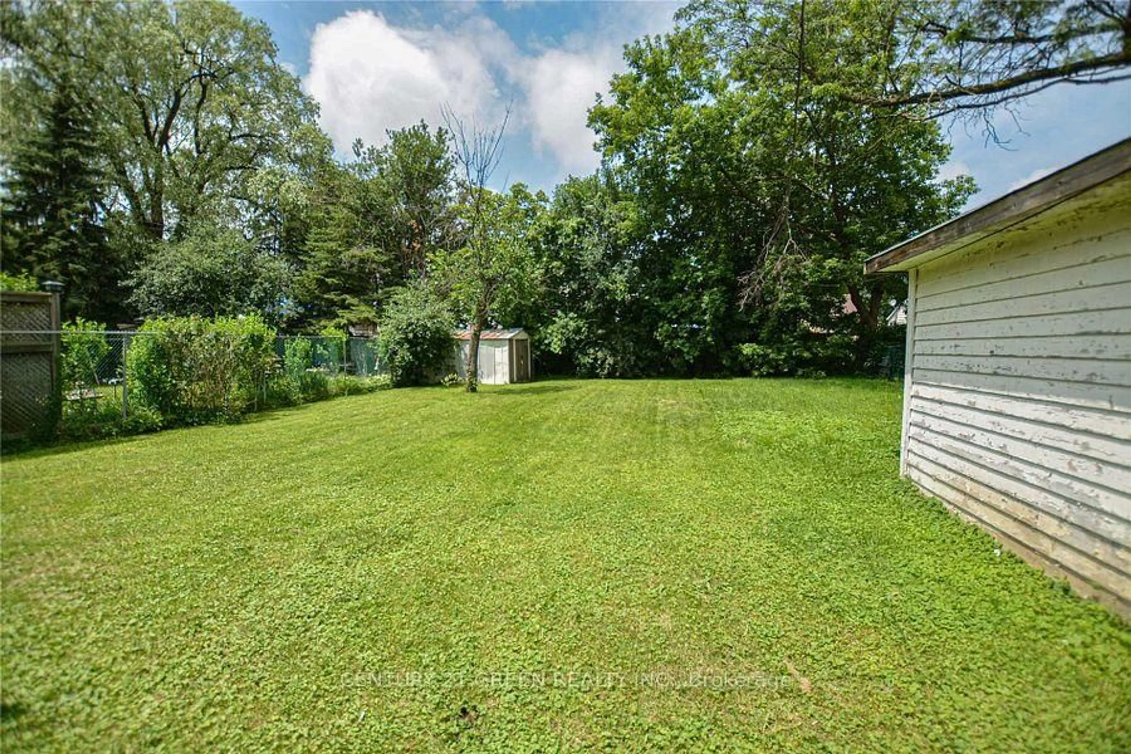 Shed for 70 Mccaul St, Brampton Ontario L6V 1J3