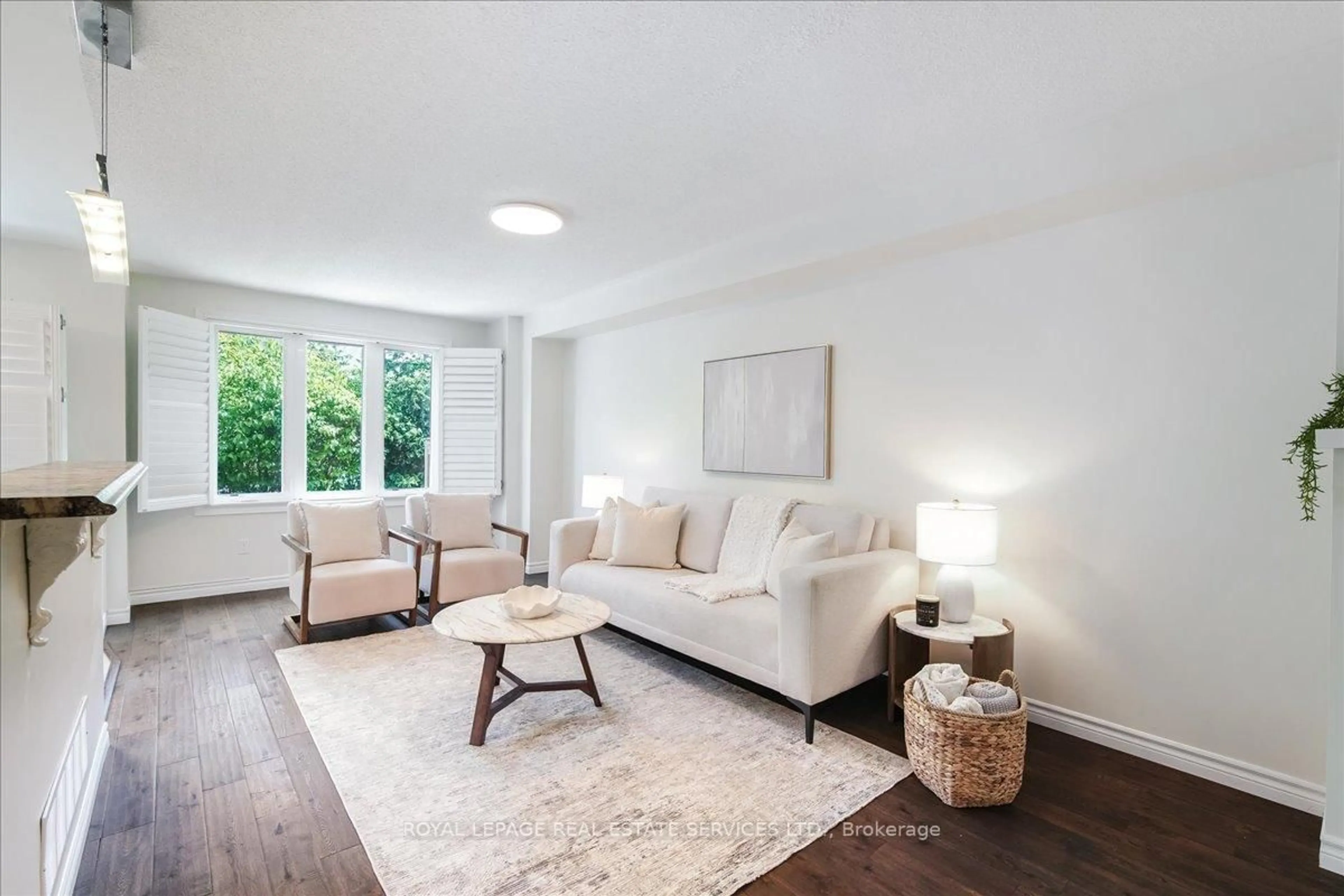 Living room with furniture, unknown for 5950 Glen Erin Dr #28, Mississauga Ontario L5M 5W9