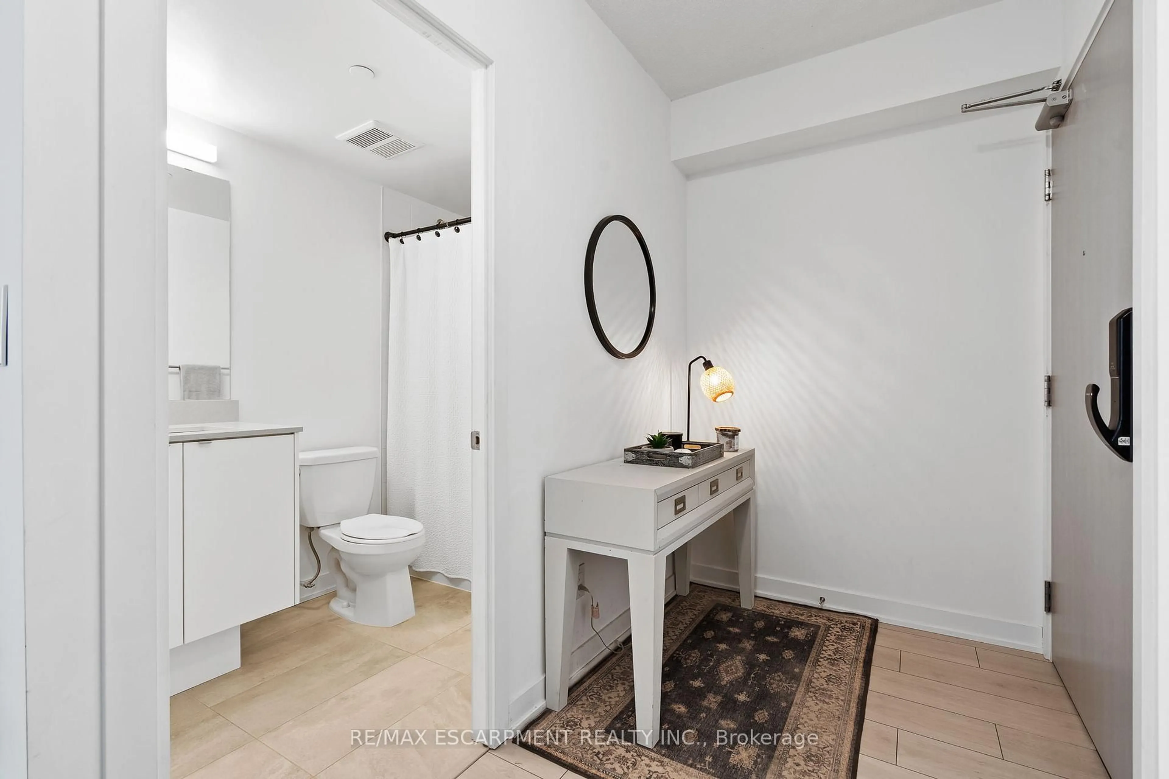 Standard bathroom, unknown for 3210 Dakota Common #A616, Burlington Ontario L7M 2A6