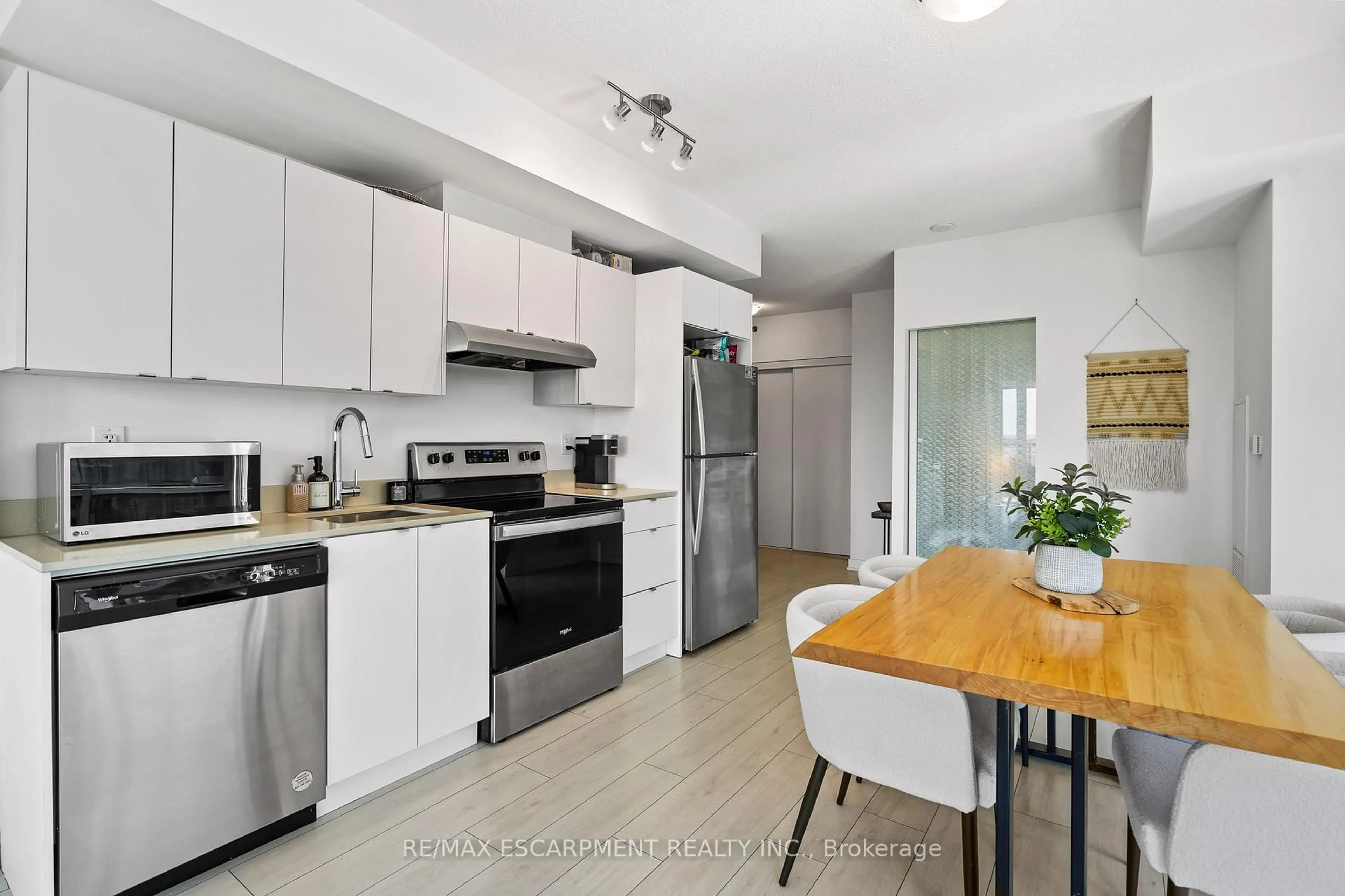 Standard kitchen, unknown for 3210 Dakota Common #A616, Burlington Ontario L7M 2A6