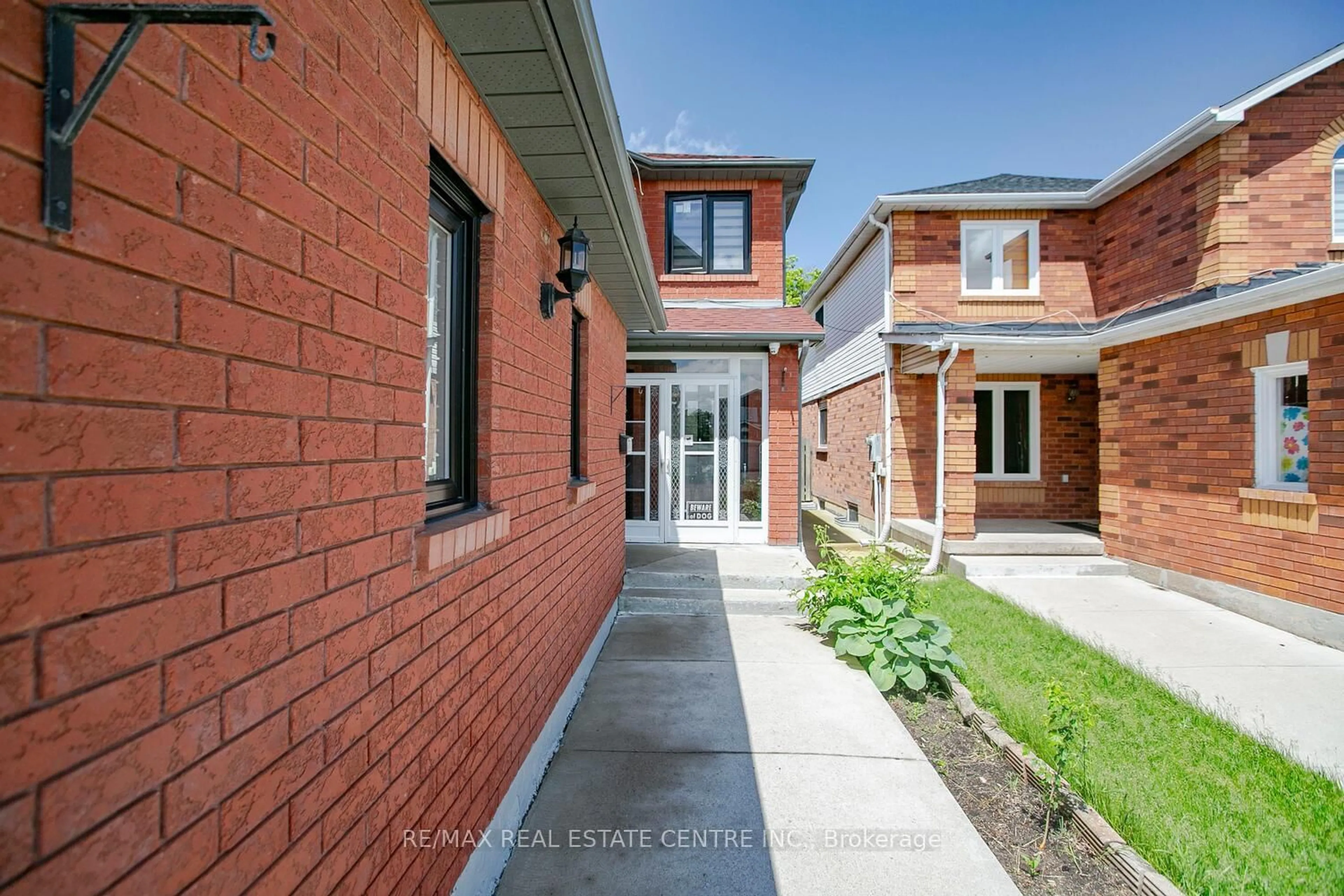 Home with brick exterior material, street for 130 Meadowlark Dr, Brampton Ontario L6Y 4V6