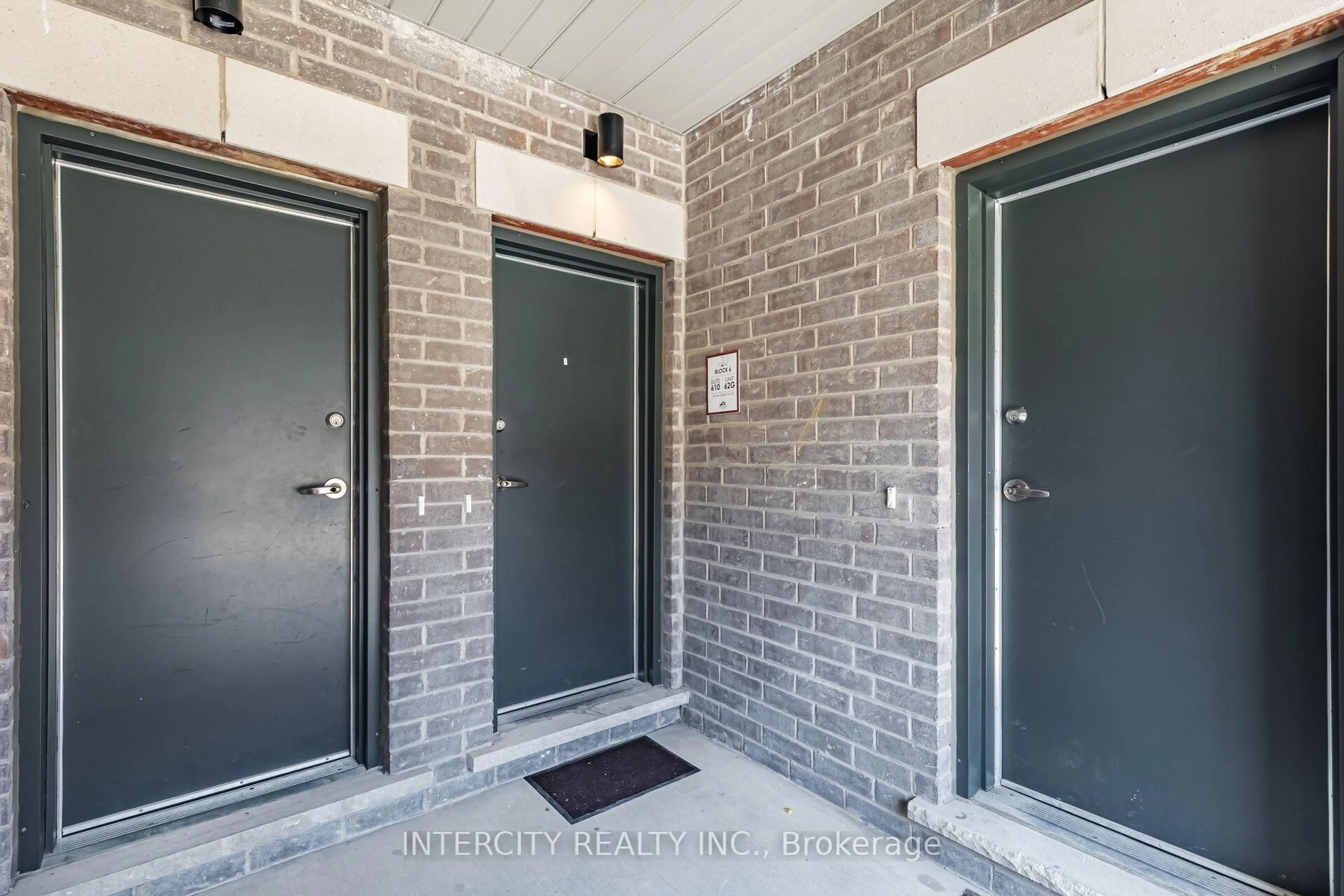 Indoor entryway for 50 Halliford Pl #G62(610), Brampton Ontario L6P 0M7