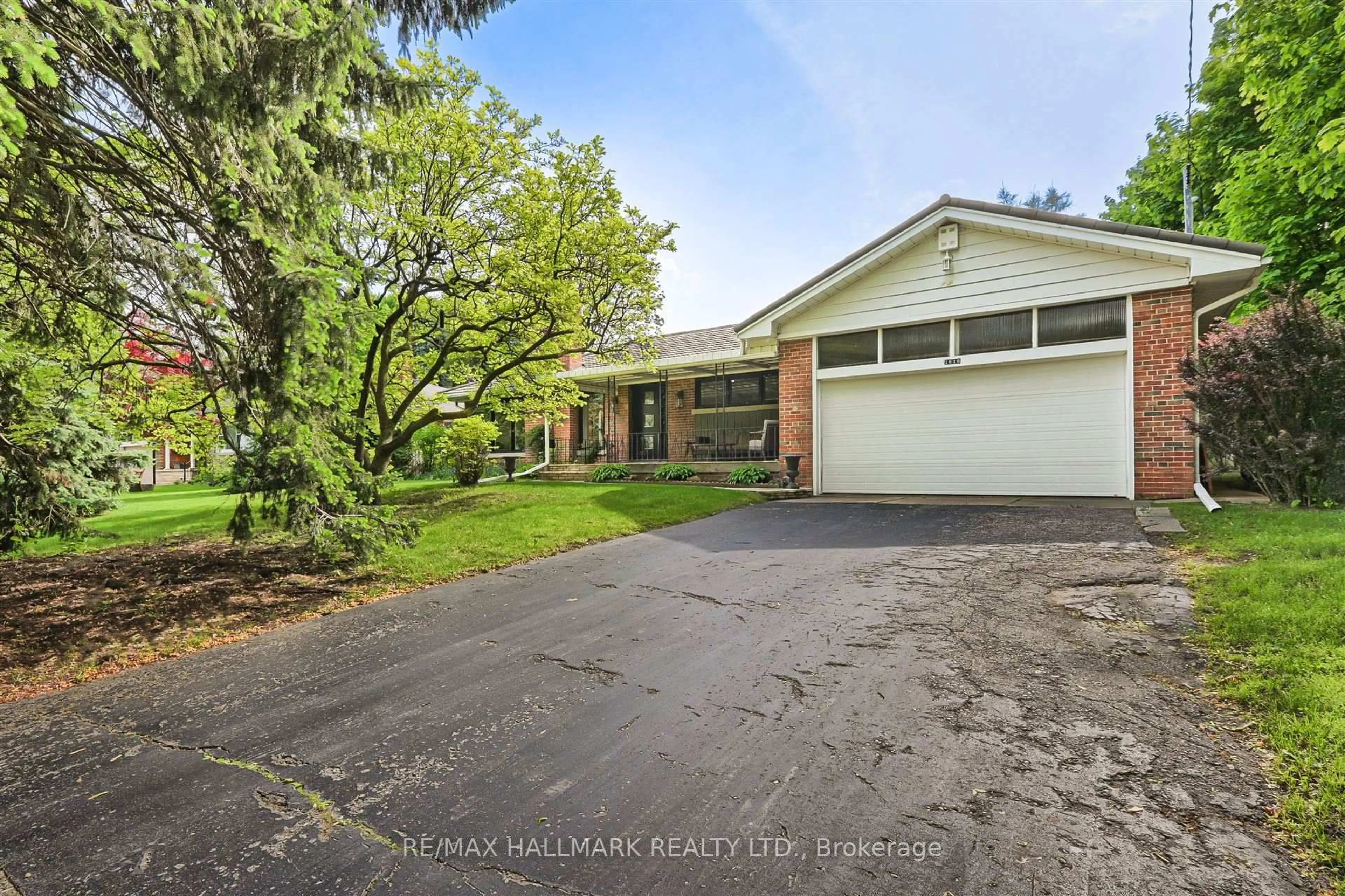 A pic from outside/outdoor area/front of a property/back of a property/a pic from drone, street for 1616 Islington Ave, Toronto Ontario M9A 3M6