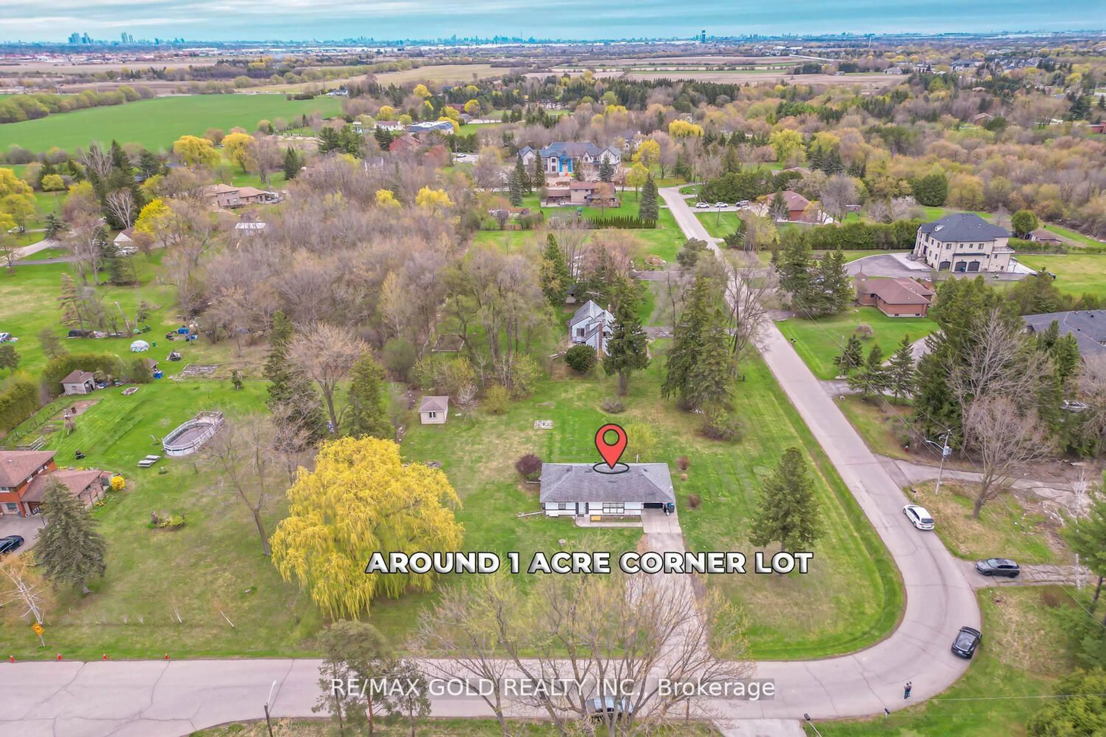 A pic from outside/outdoor area/front of a property/back of a property/a pic from drone, street for 59 Marysfield Dr, Brampton Ontario L6P 0J2