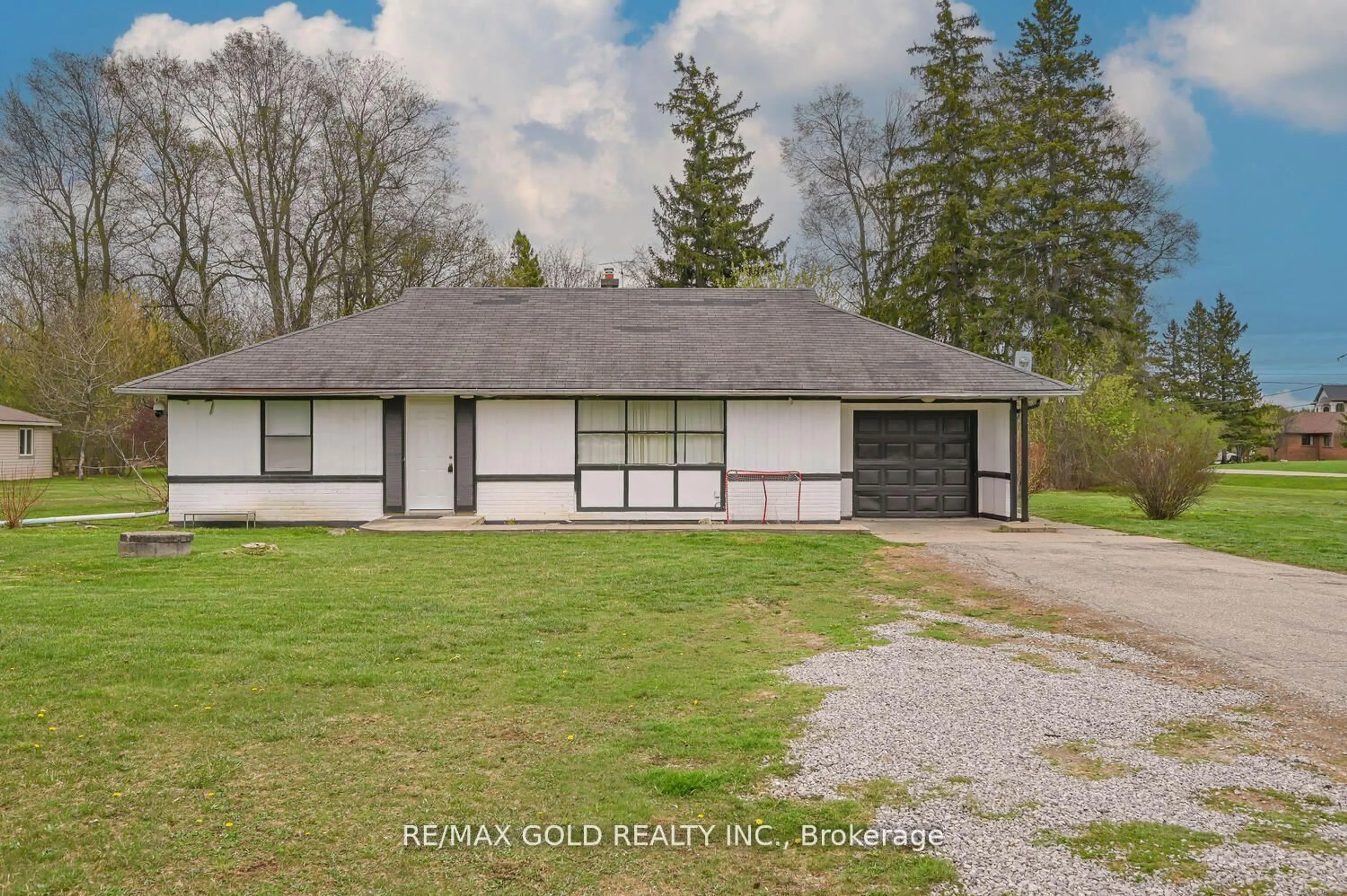 A pic from outside/outdoor area/front of a property/back of a property/a pic from drone, street for 59 Marysfield Dr, Brampton Ontario L6P 0J2