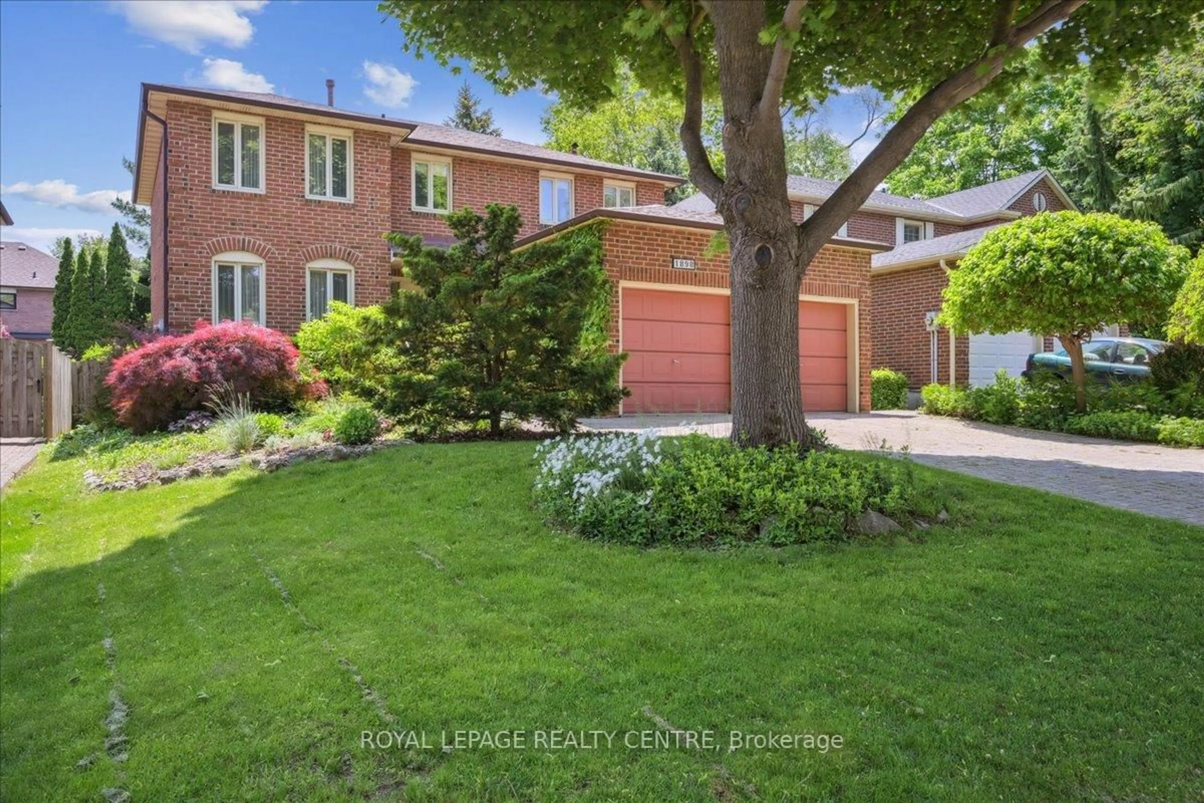 Home with brick exterior material, street for 1898 Flintlock Crt, Mississauga Ontario L5L 3E1