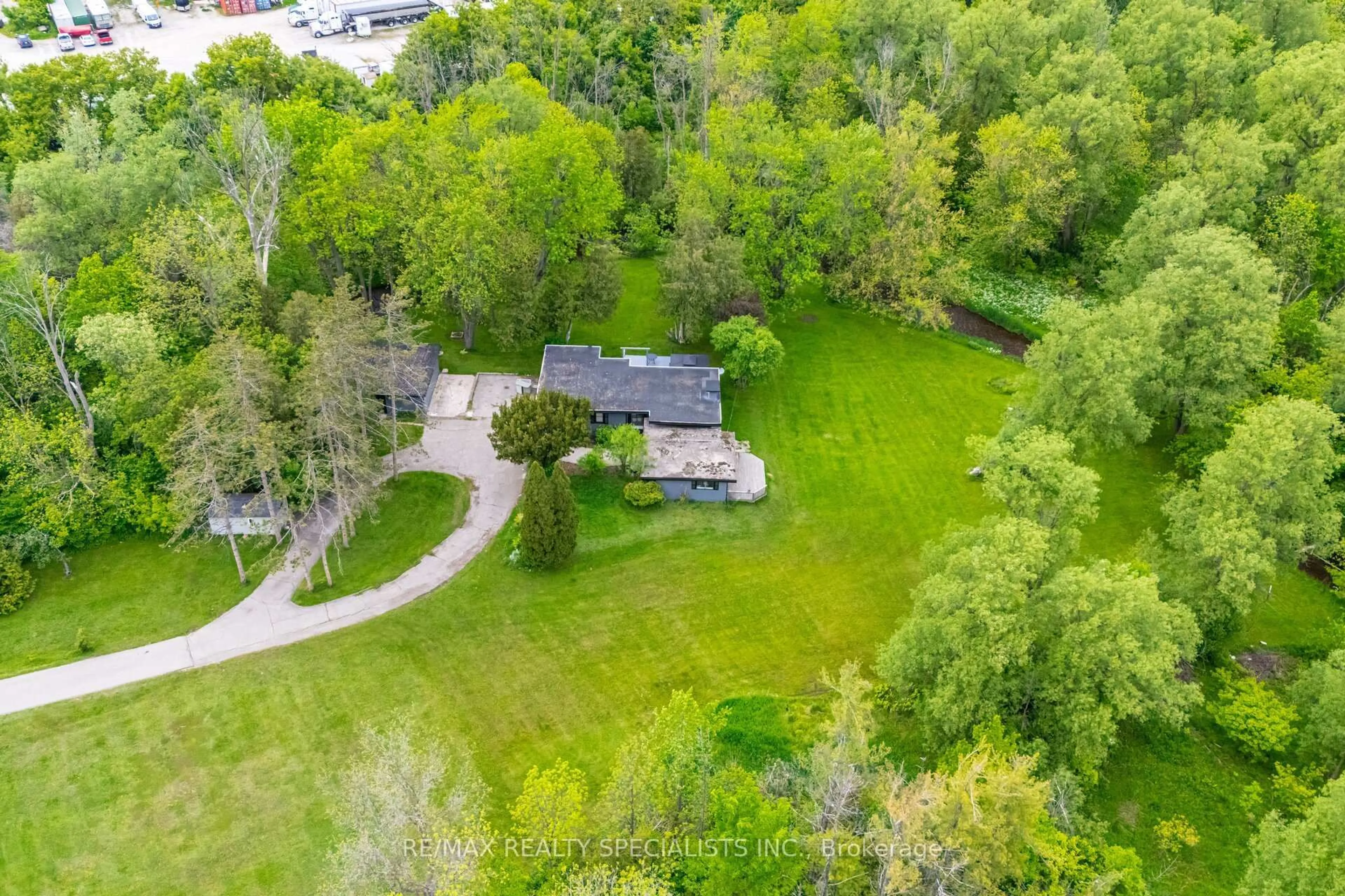 A pic from outside/outdoor area/front of a property/back of a property/a pic from drone, unknown for 241 Main St, Halton Hills Ontario L7G 3G1