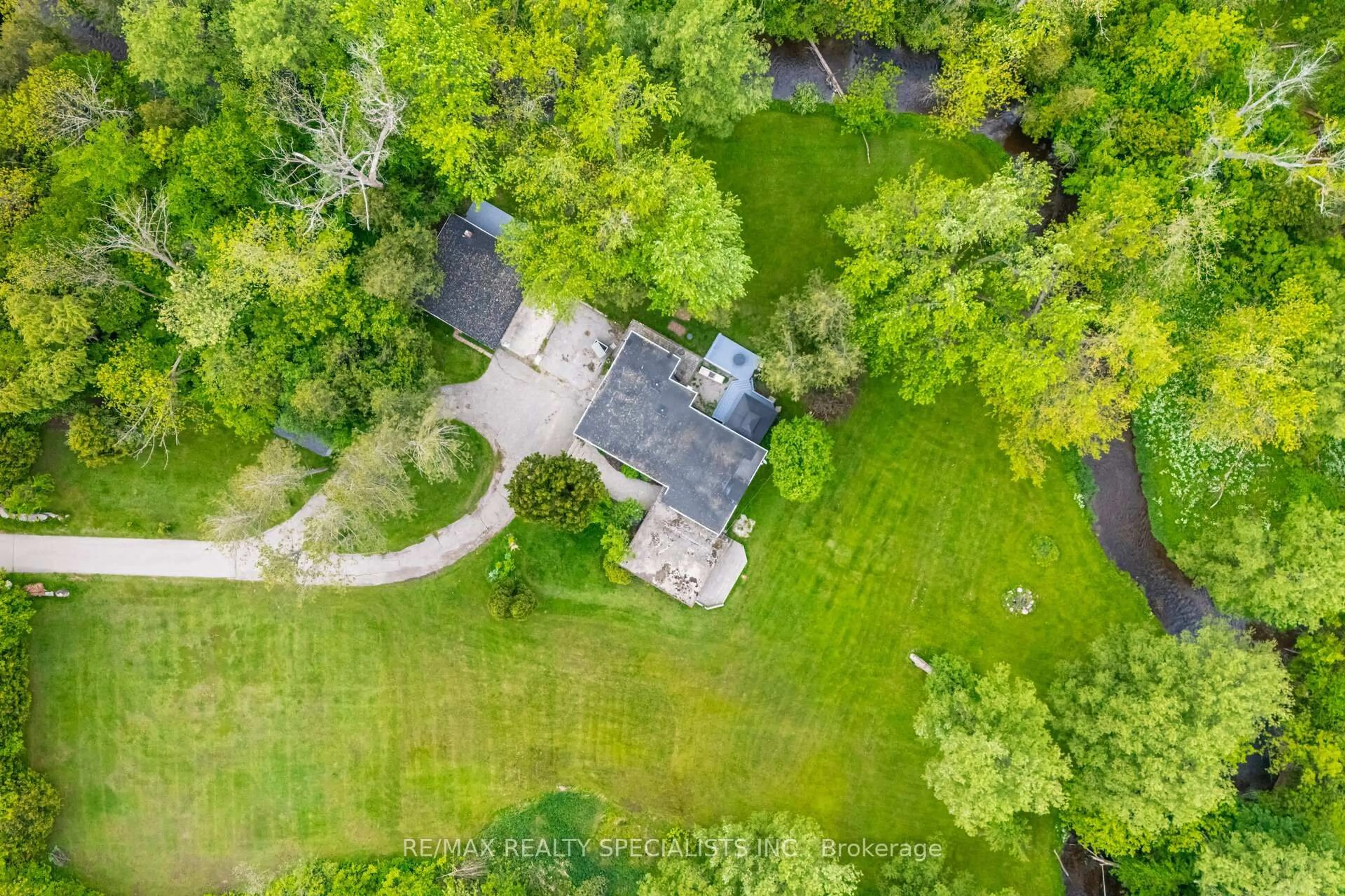 A pic from outside/outdoor area/front of a property/back of a property/a pic from drone, forest/trees view for 241 Main St, Halton Hills Ontario L7G 3G1