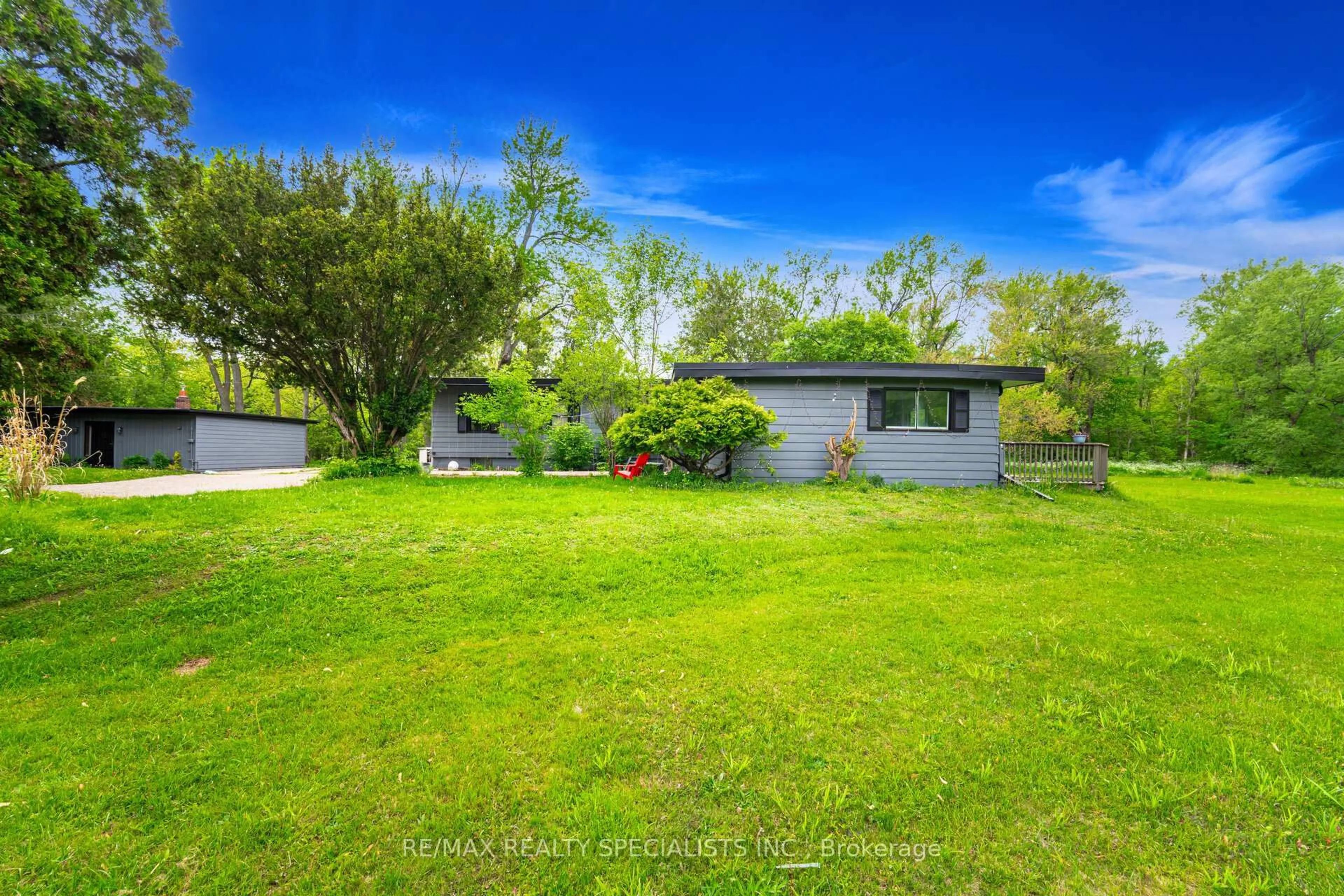A pic from outside/outdoor area/front of a property/back of a property/a pic from drone, water/lake/river/ocean view for 241 Main St, Halton Hills Ontario L7G 3G1