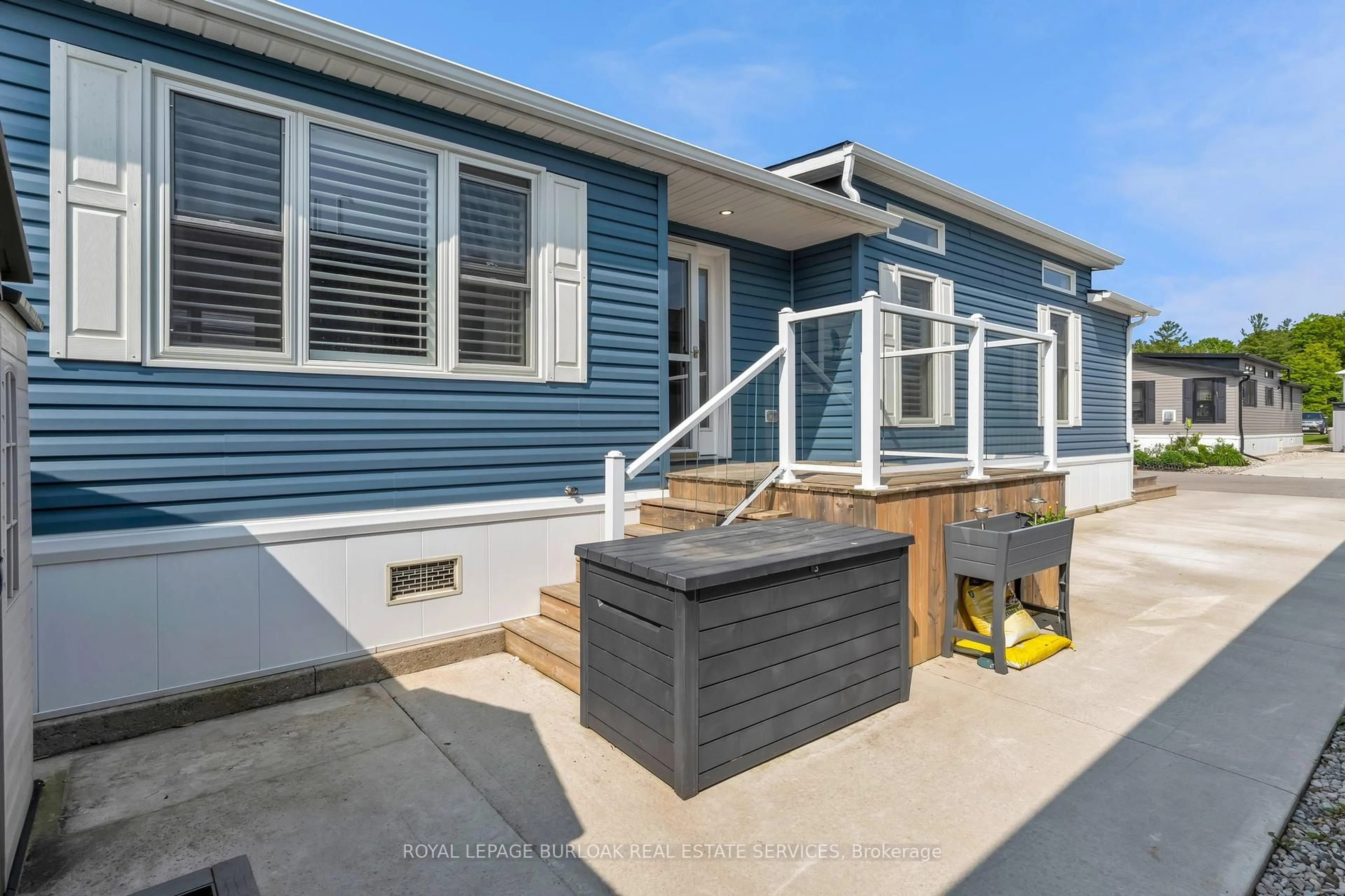 Home with vinyl exterior material, street for 4449 Milburough Line ##2 Poplar Street, Burlington Ontario L7P 0C5