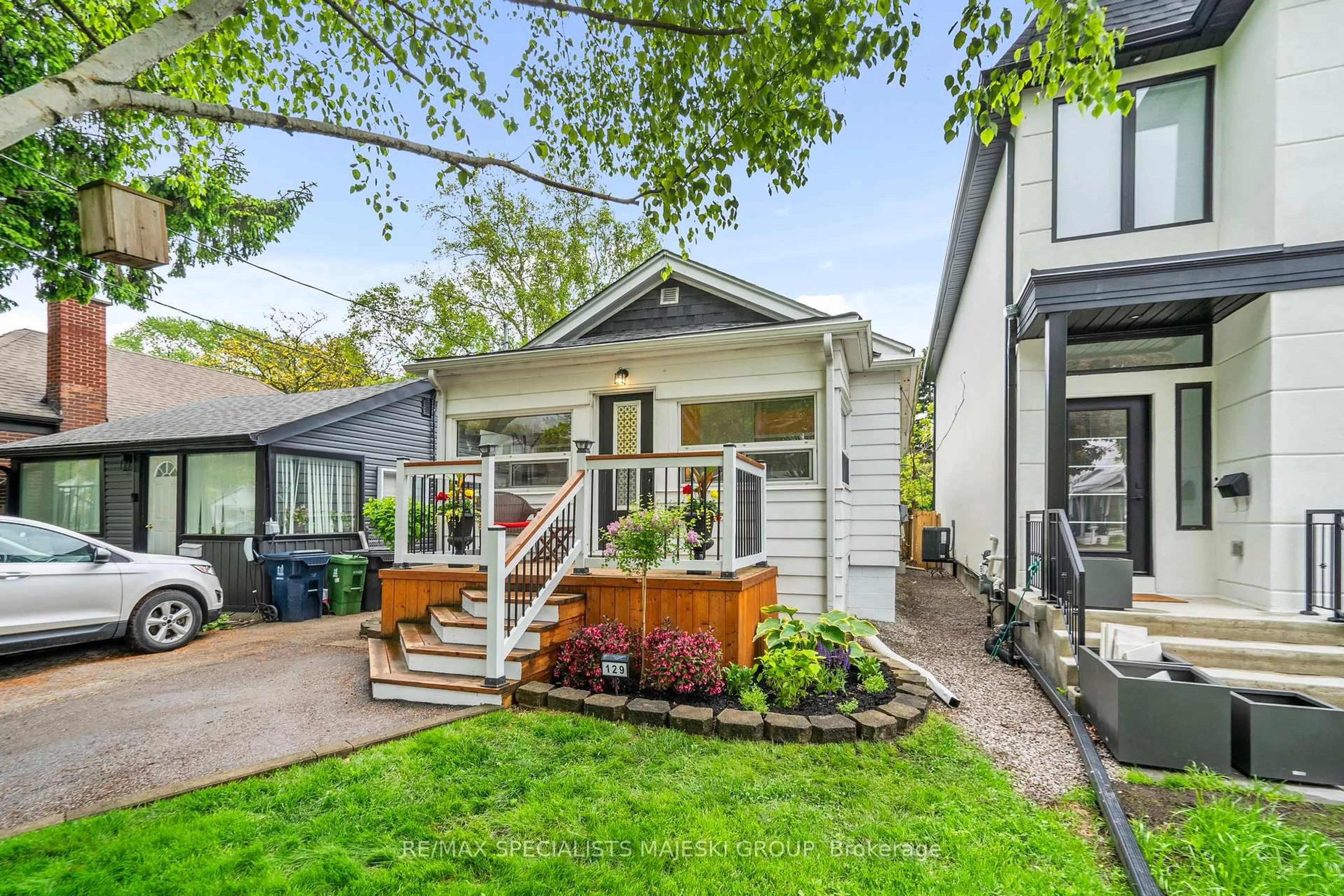Home with vinyl exterior material, street for 129 Hillside Ave, Toronto Ontario M8V 1T3