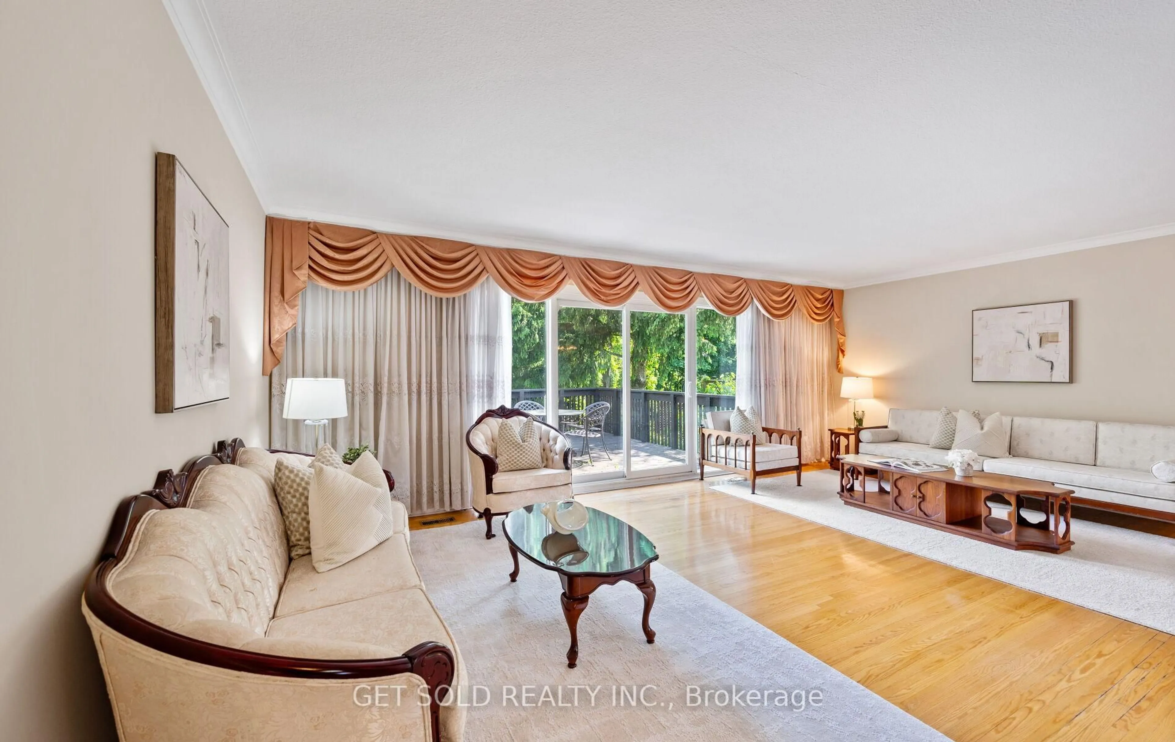 Living room with furniture, unknown for 43 Grovetree Rd, Toronto Ontario M9V 2Y4