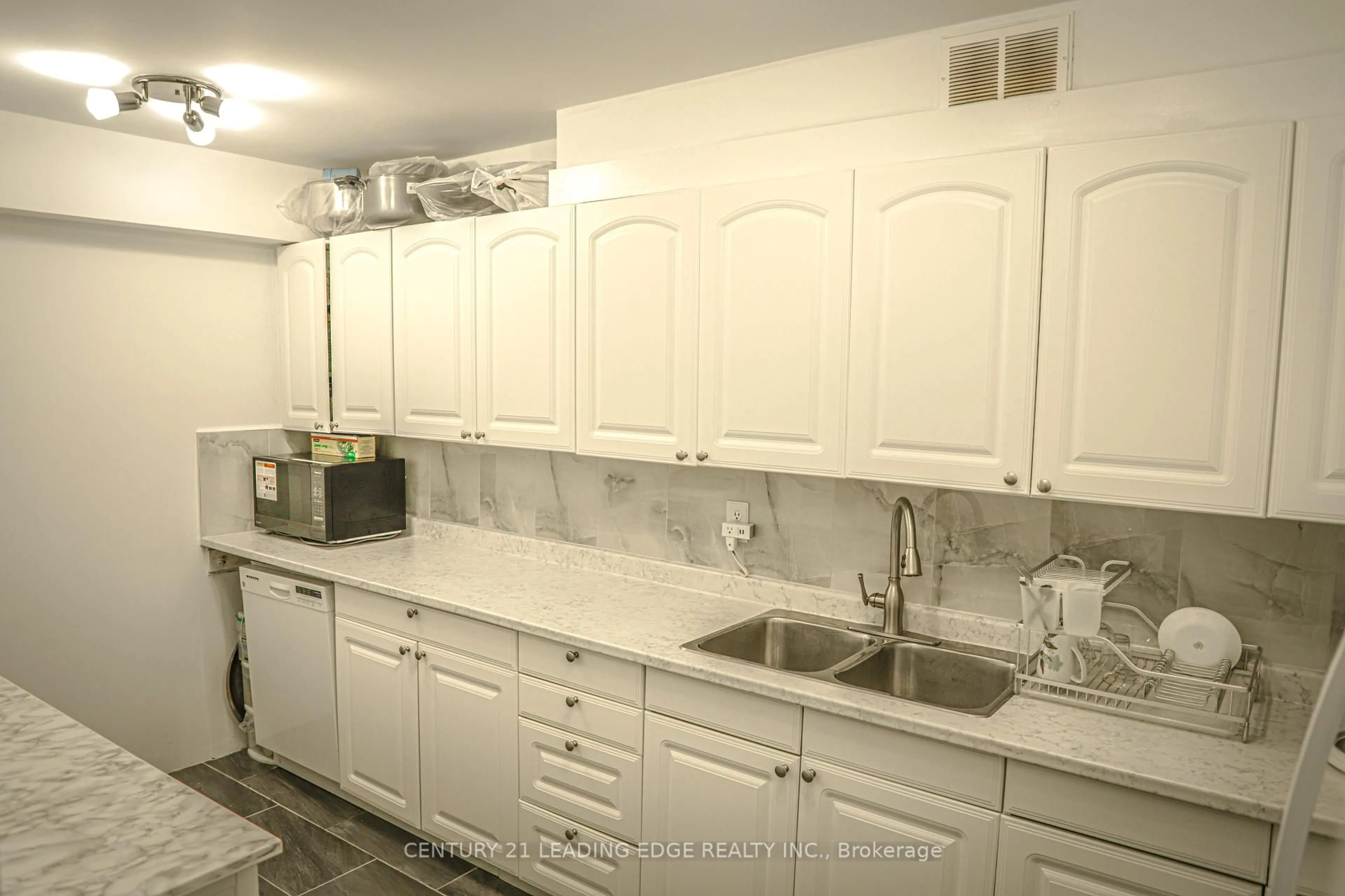 Standard kitchen, ceramic/tile floor for 31 Four Winds Dr #904, Toronto Ontario M3J 1K9