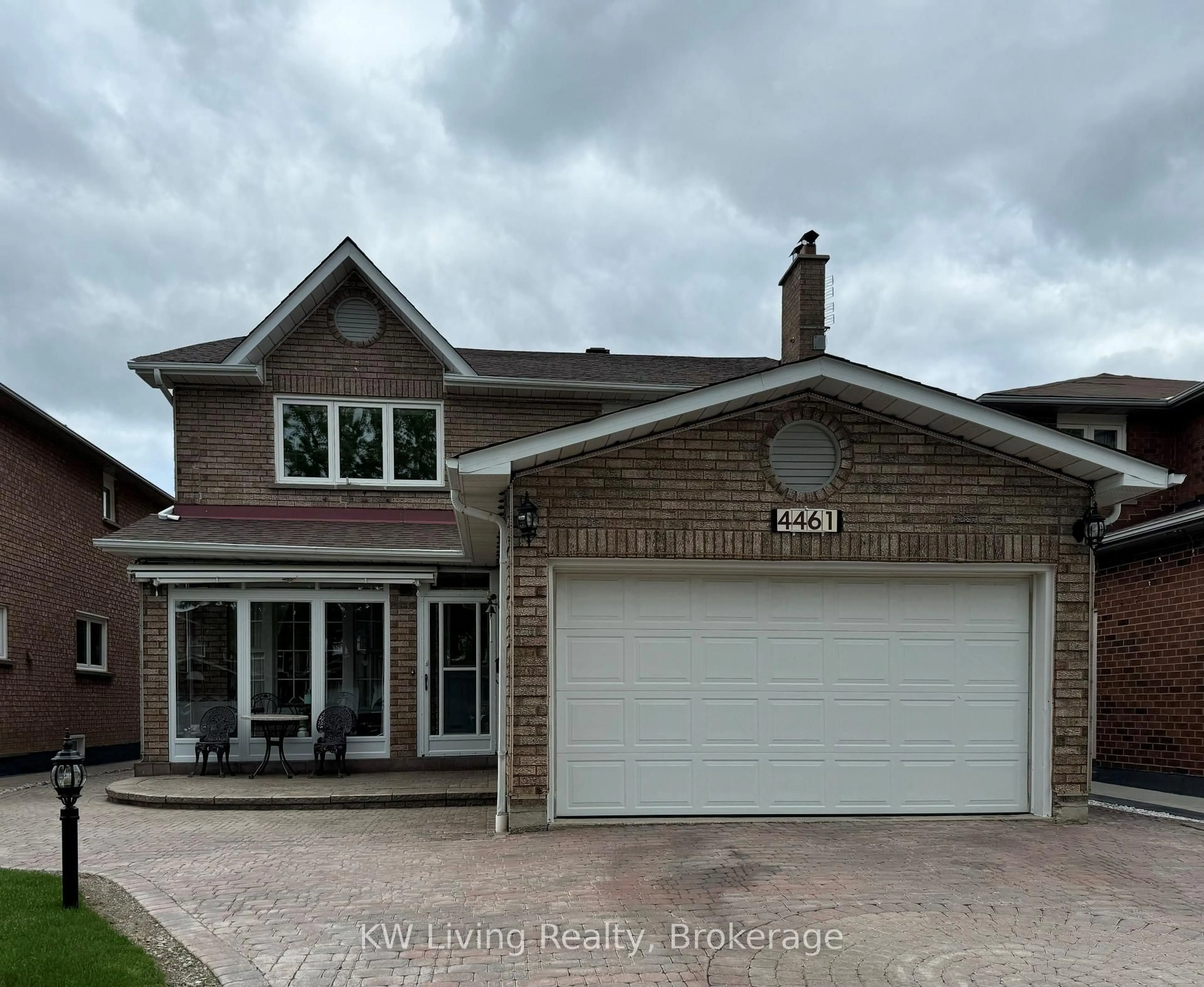 Home with brick exterior material, street for 4461 Gladebrook Cres, Mississauga Ontario K5V 1E4
