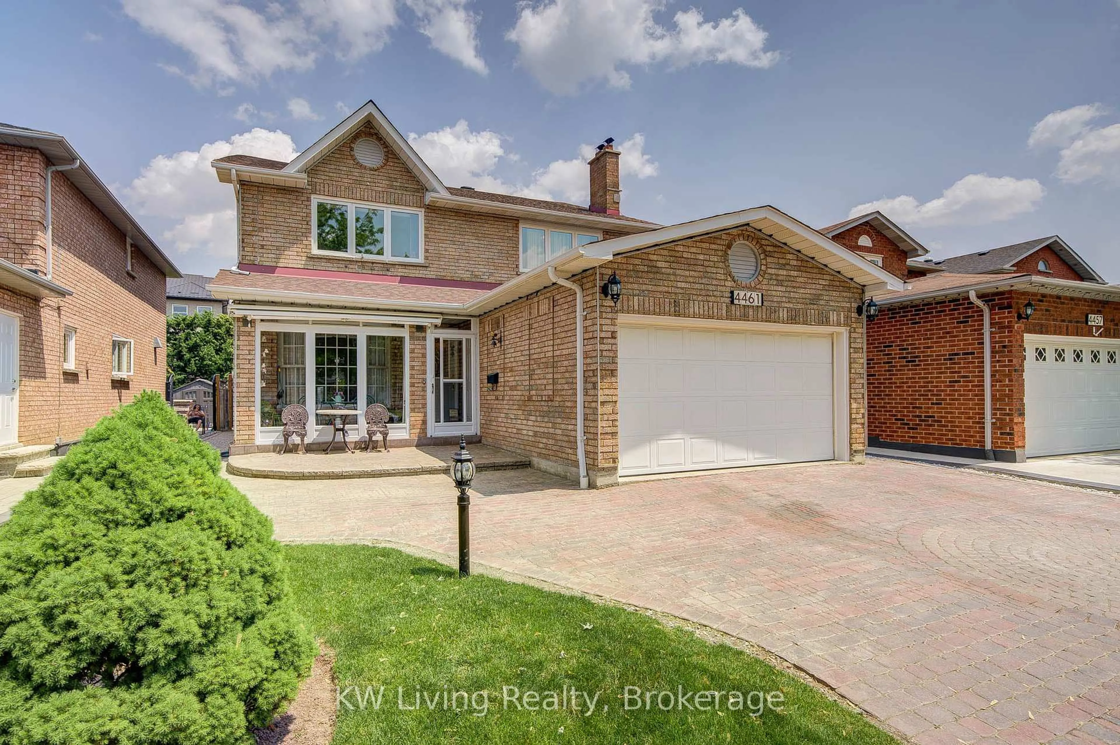Home with brick exterior material, street for 4461 Gladebrook Cres, Mississauga Ontario K5V 1E4