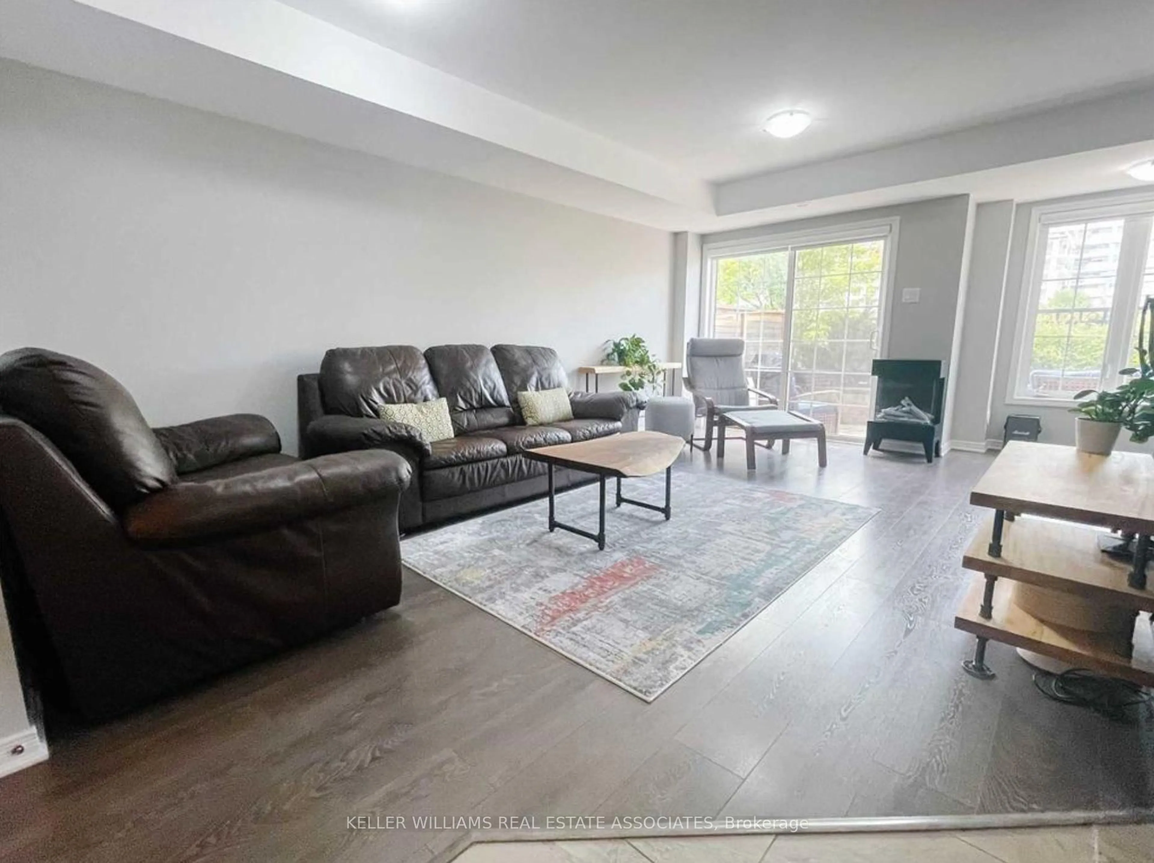 Living room with furniture, unknown for 2441 Greenwich Dr #60, Oakville Ontario L6M 0S3