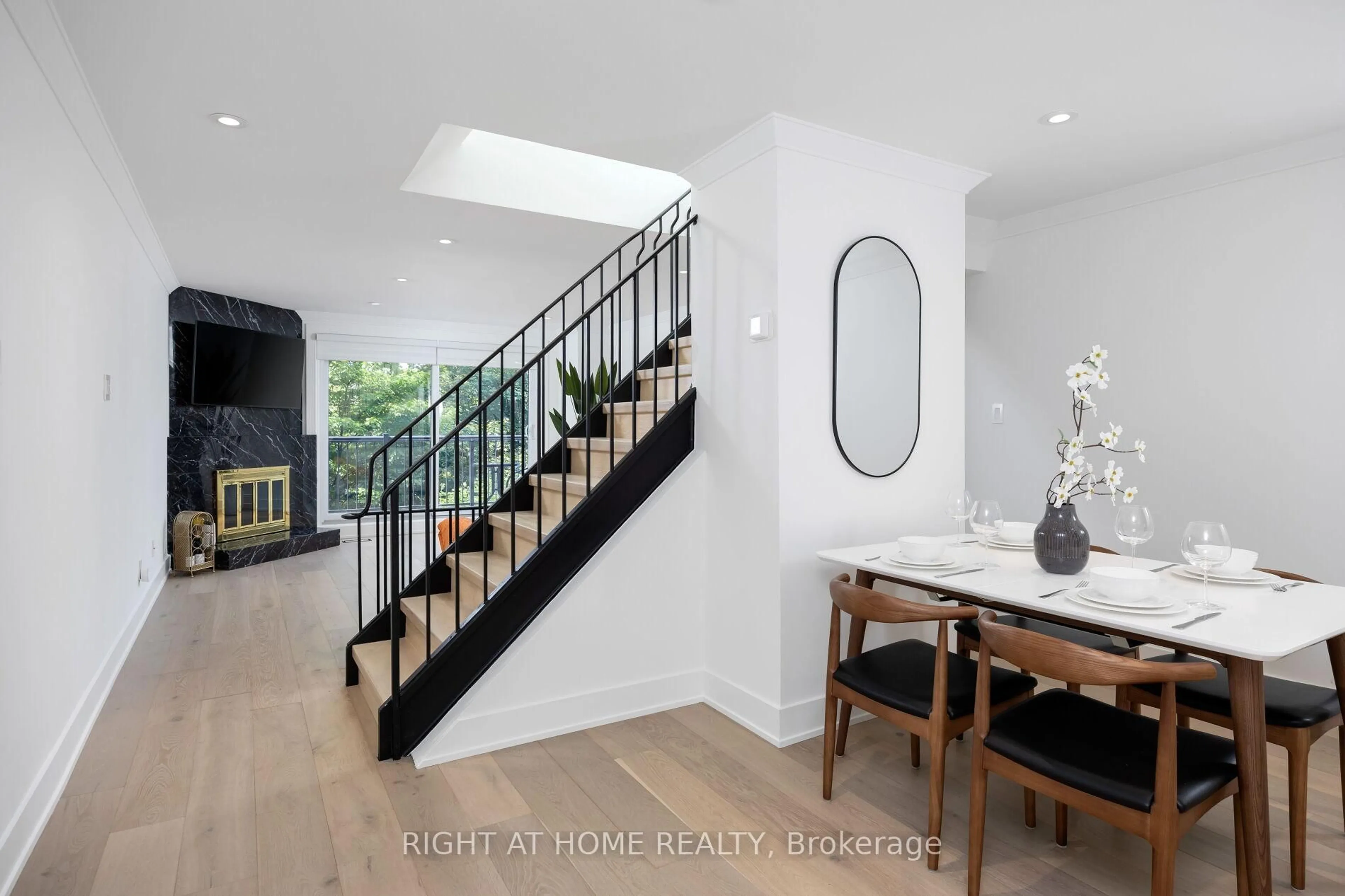 Indoor entryway for 20 Budgell Terr #11, Toronto Ontario M6S 1B4