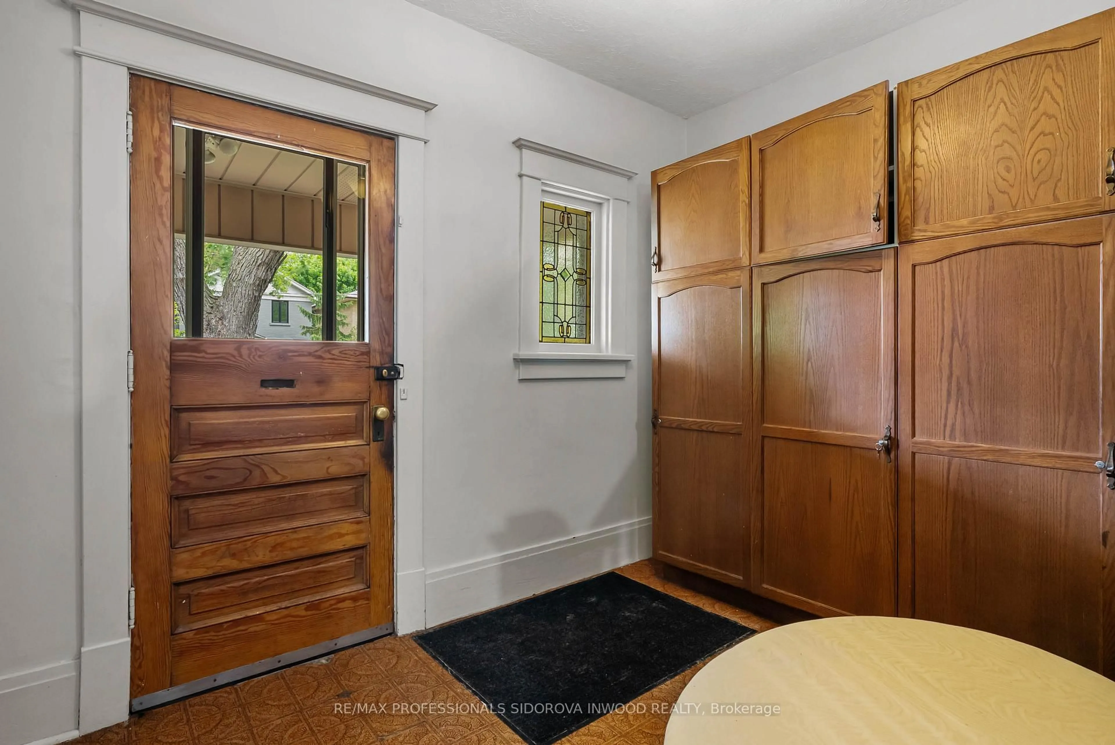 Indoor entryway for 155 St Johns Rd, Toronto Ontario M6P 1V2