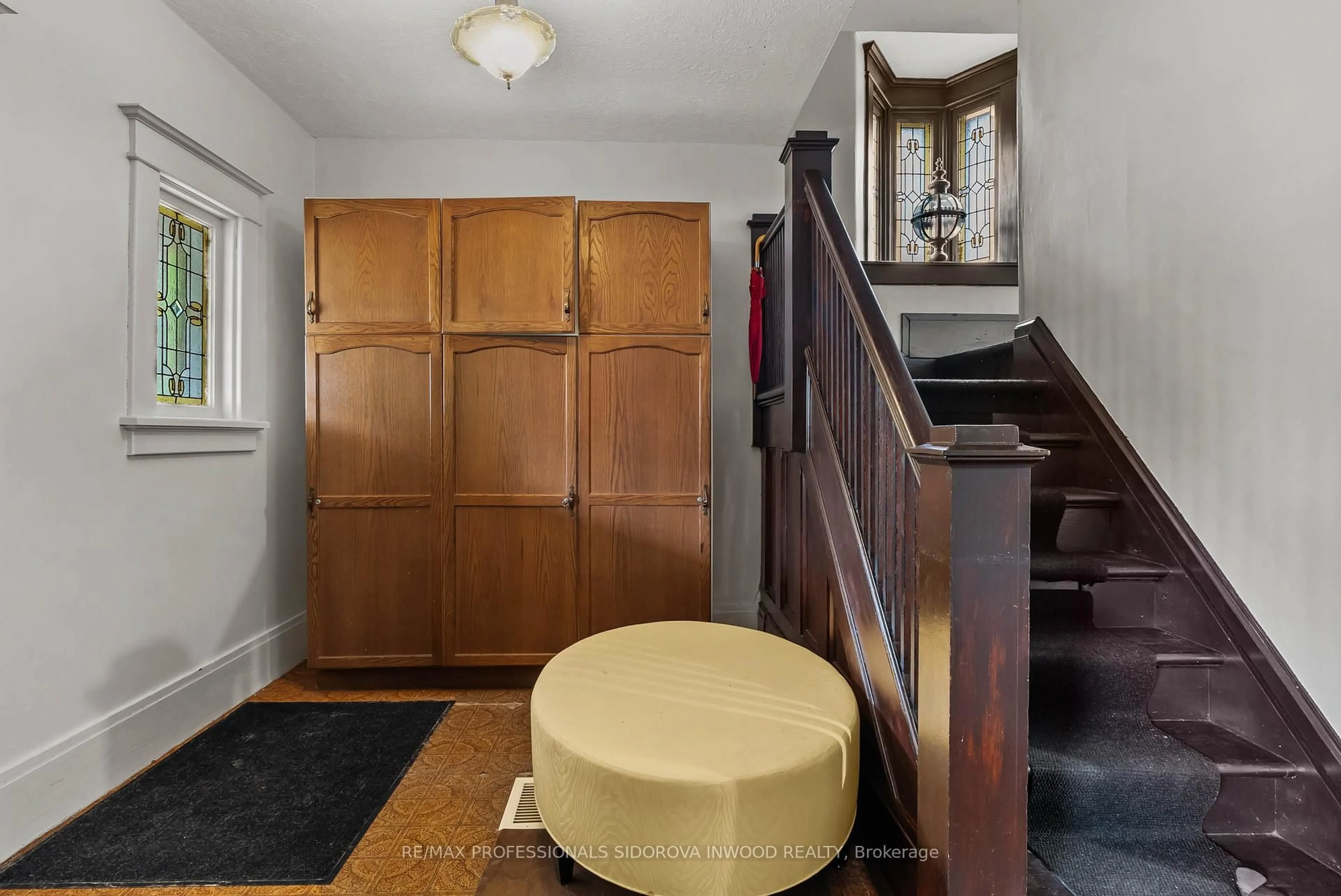 Indoor entryway for 155 St Johns Rd, Toronto Ontario M6P 1V2
