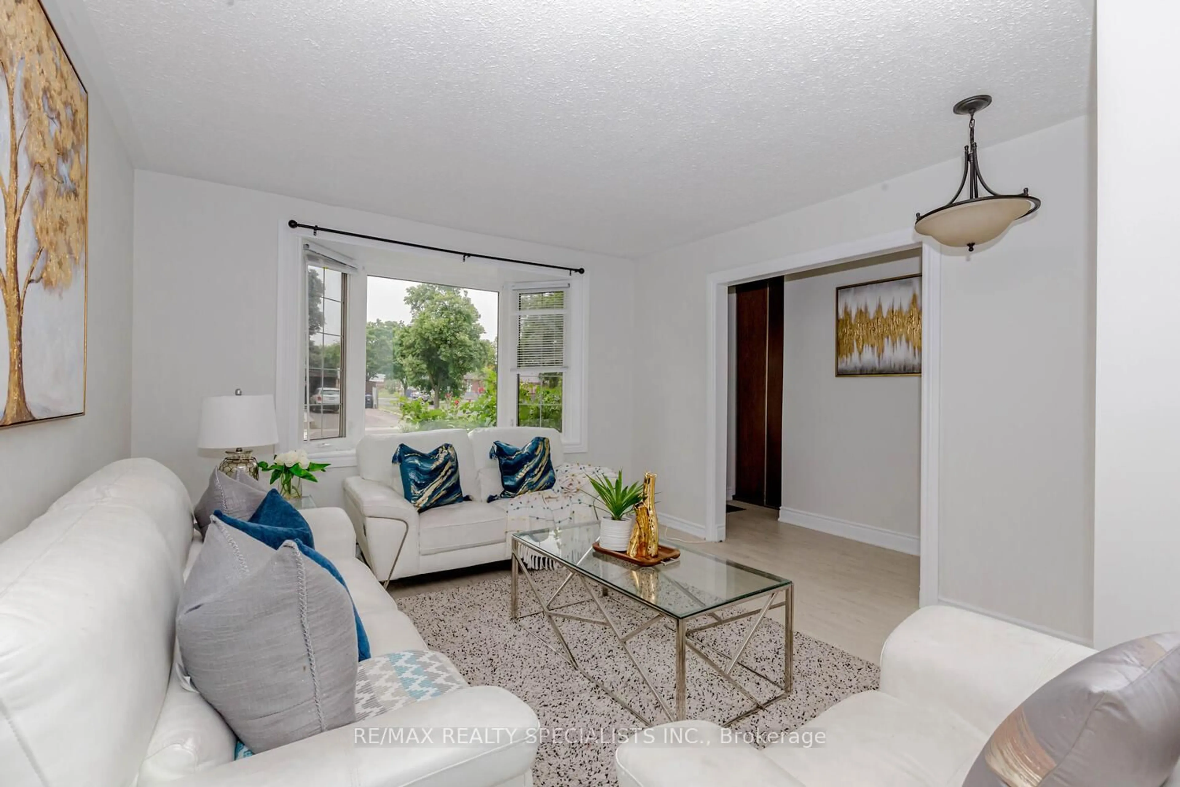 Living room with furniture, unknown for 39 Seaborn Rd, Brampton Ontario L6V 2B8