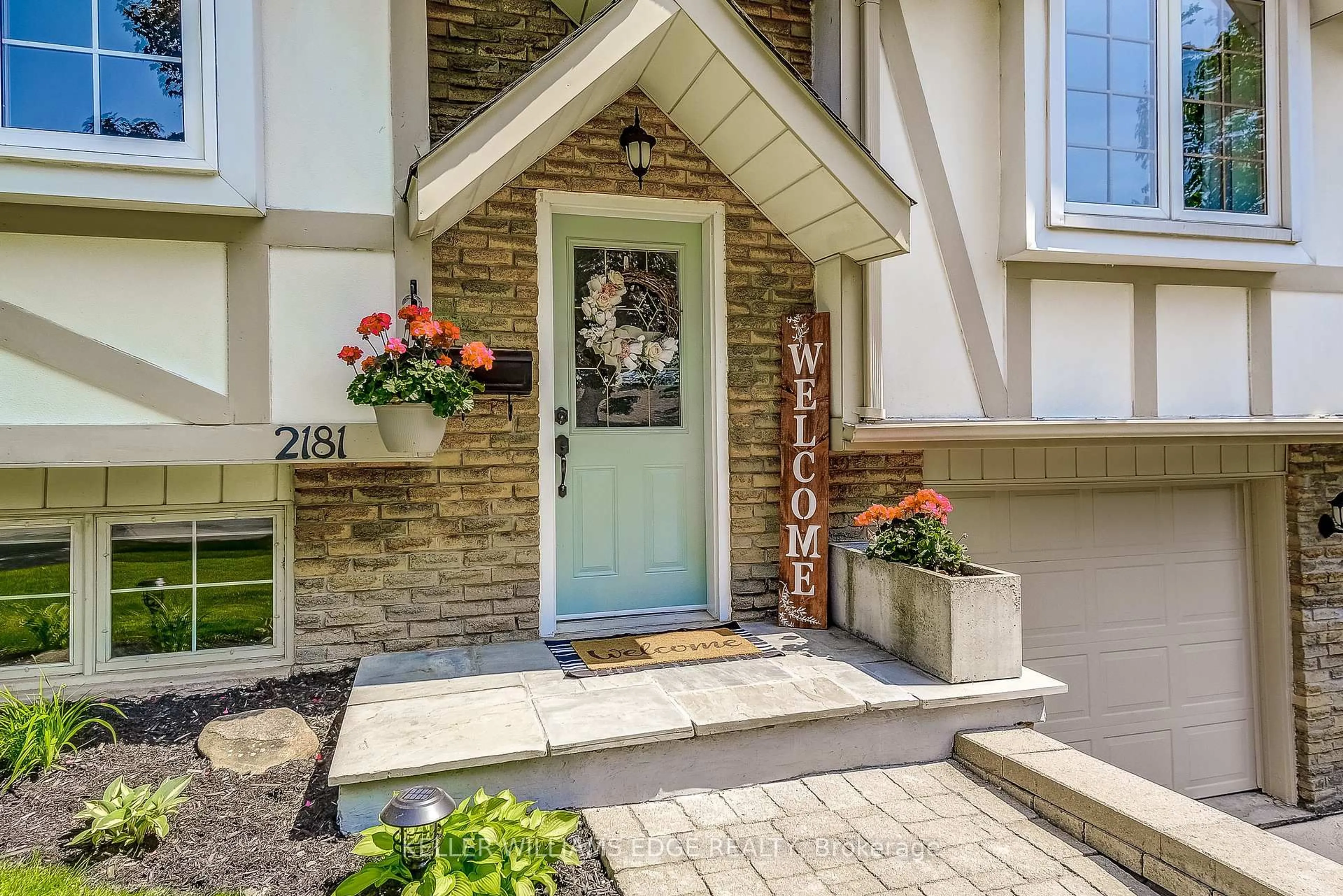 Indoor entryway for 2181 Lancaster Cres, Burlington Ontario L7P 3G4