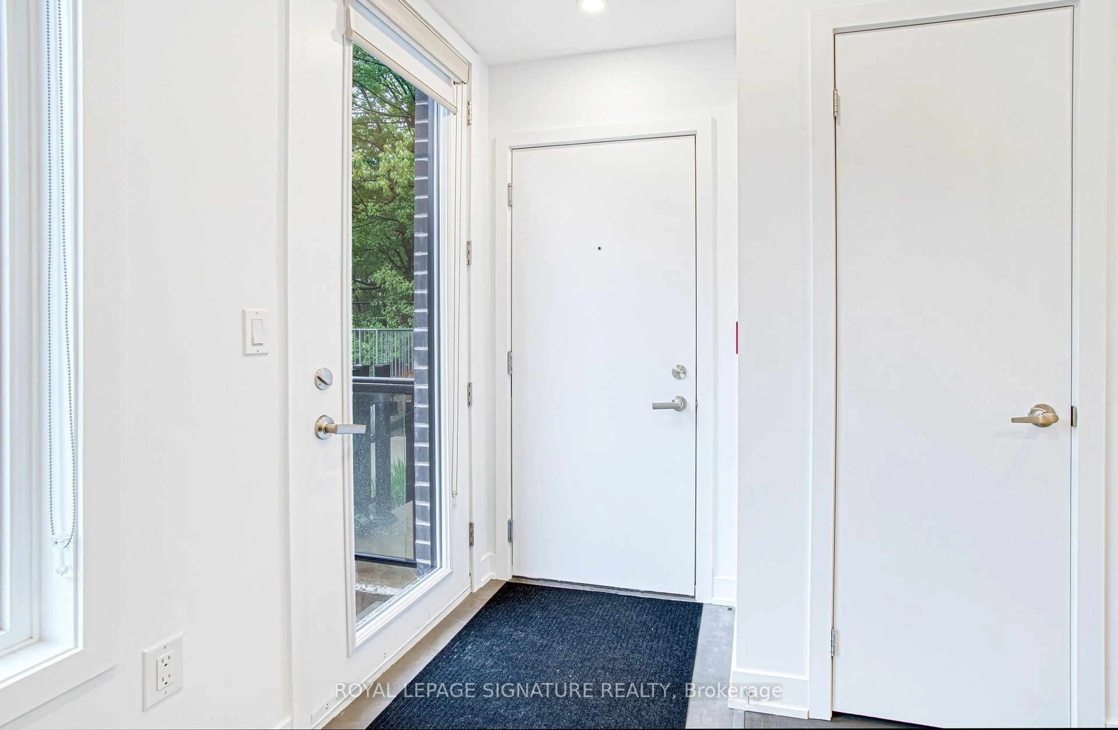 Indoor entryway for 3492 Widdicombe Way #7, Mississauga Ontario L5L 0B8