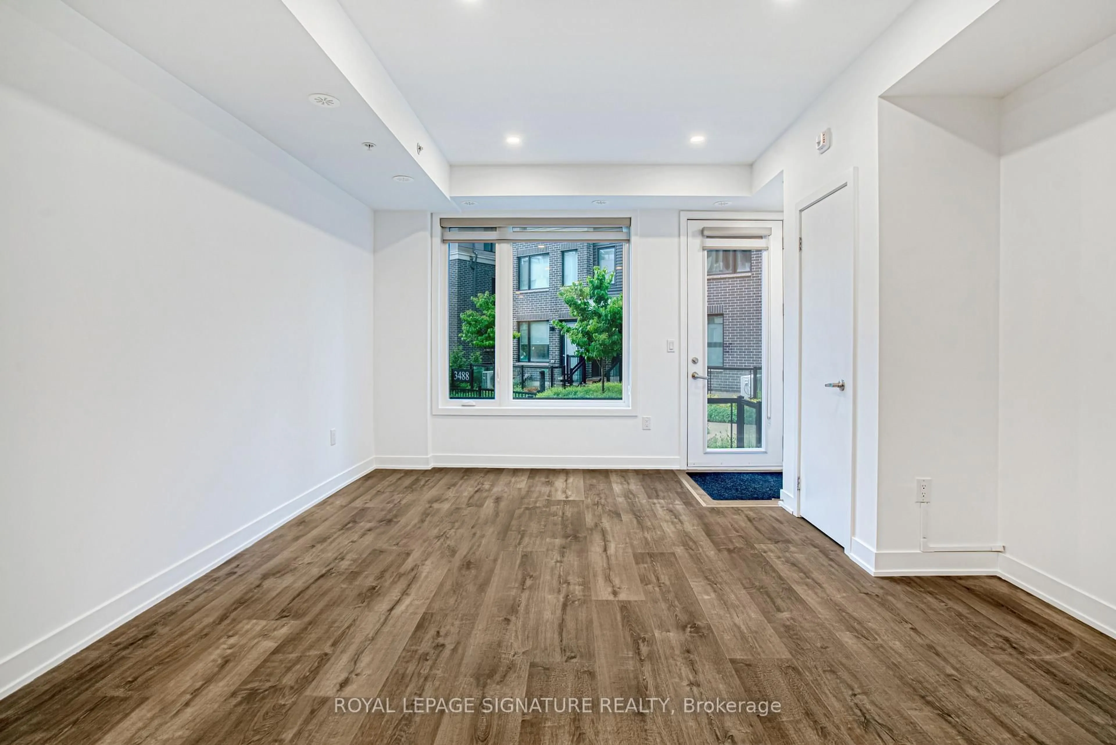 Indoor entryway for 3492 Widdicombe Way #7, Mississauga Ontario L5L 0B8