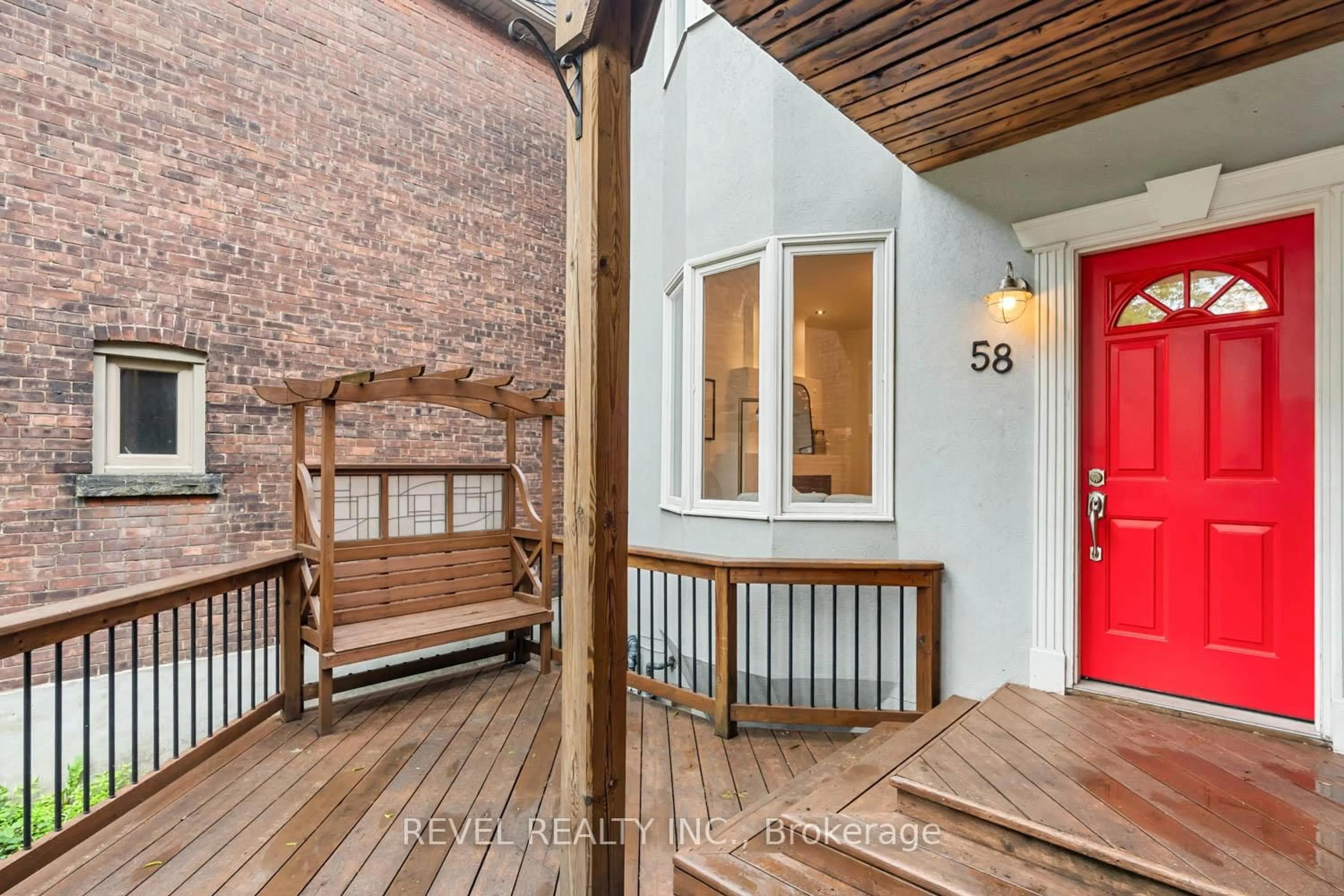 Indoor entryway for 58 Westminster Ave, Toronto Ontario M6R 1N4